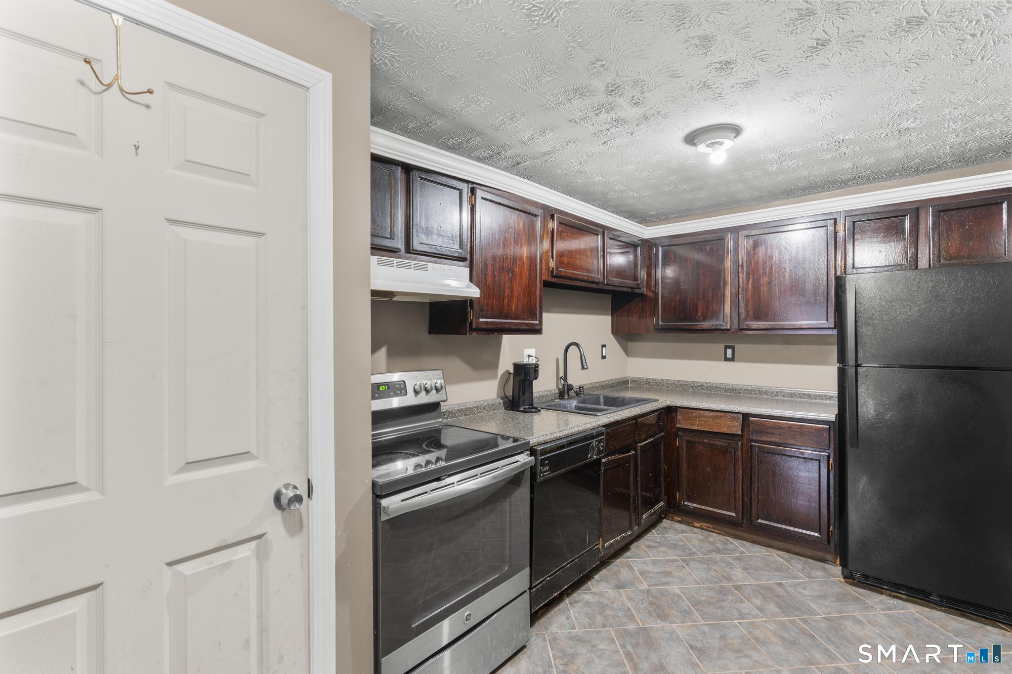 Photo 10 of 949 Pleasant Valley Road, South Windsor, CT