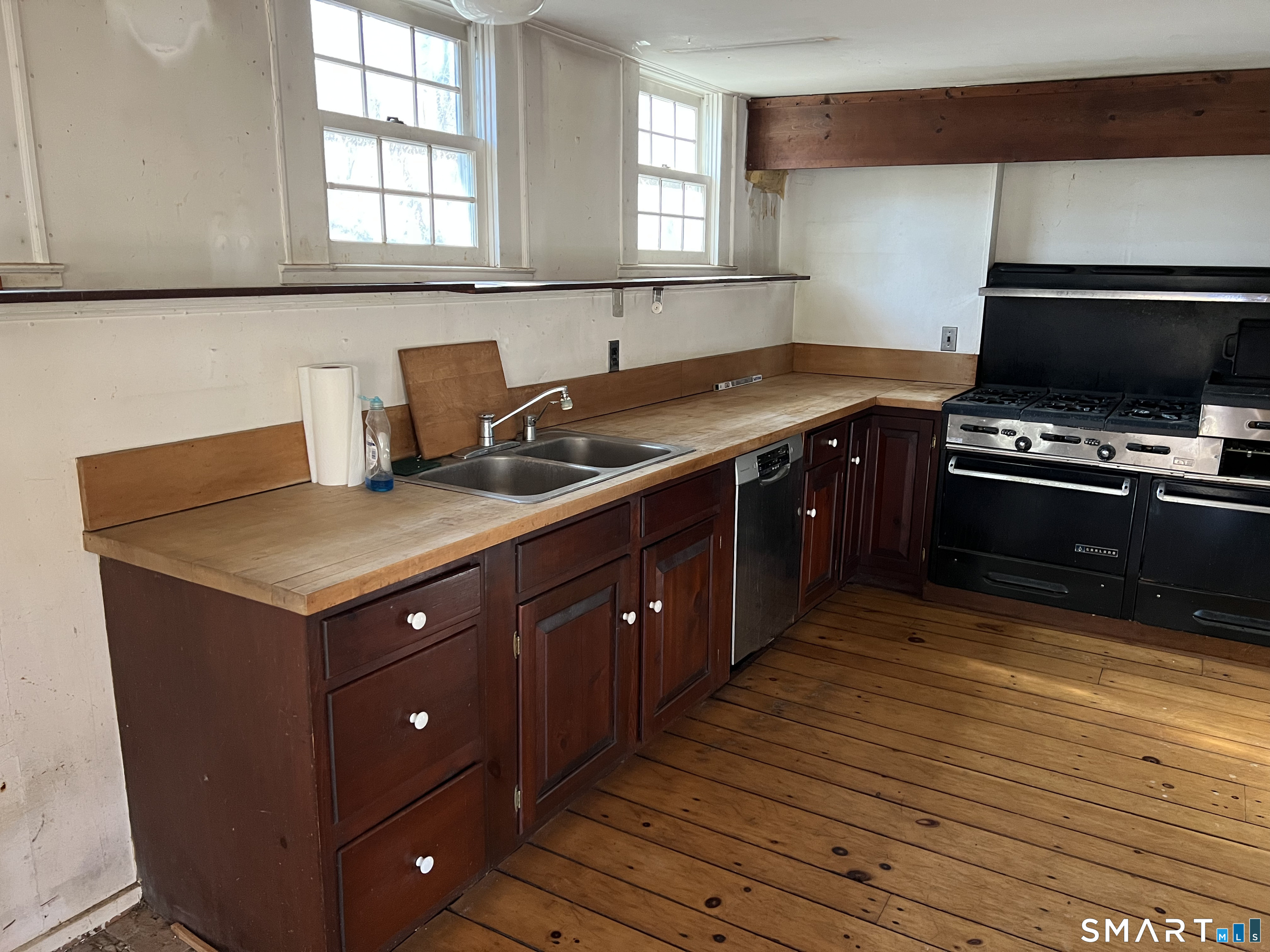 Homes for sale in Weston, CT | 290 Newtown Turnpike, Weston, CT 06883 | MLS# 24148503