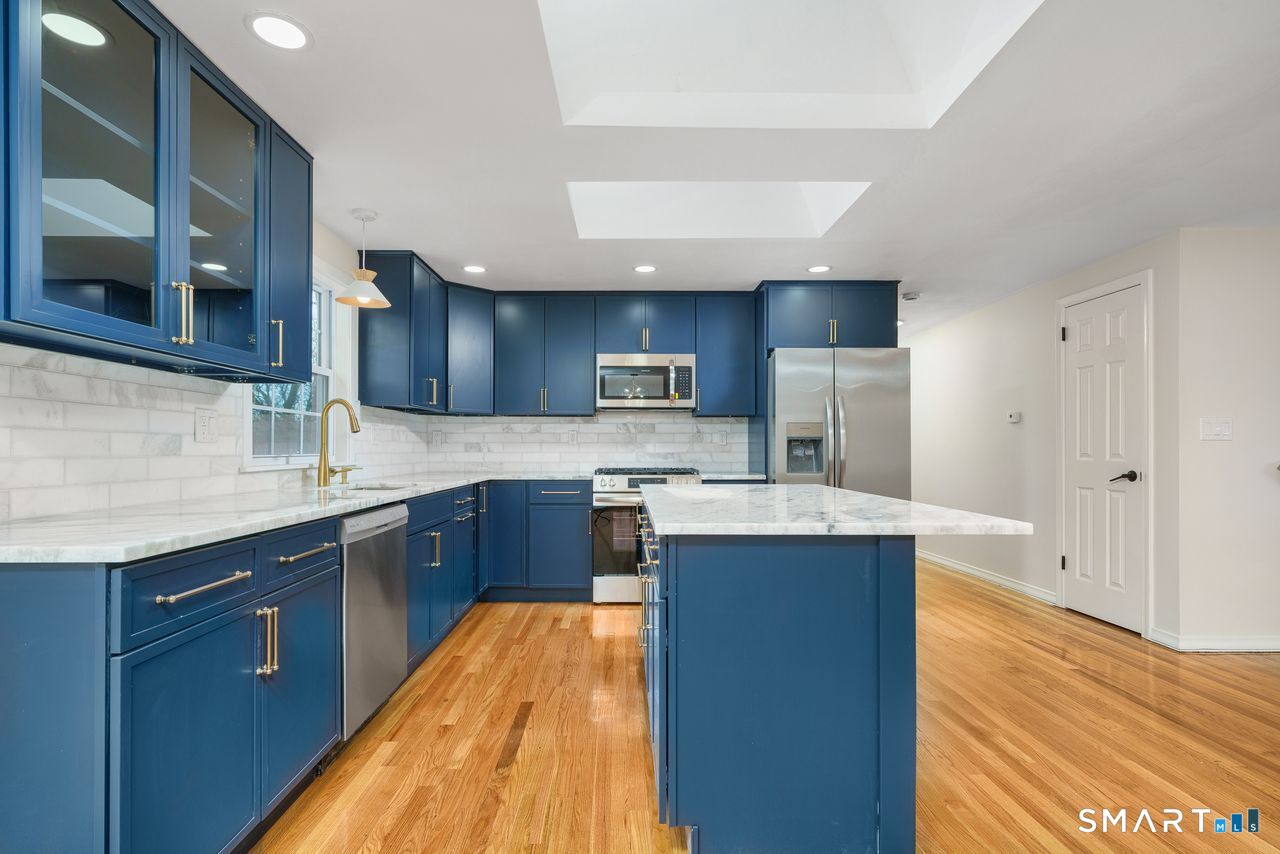 Homes for sale in Newington, CT | 236 Old Farm Dr, Newington, CT 06111 | MLS# 24148675