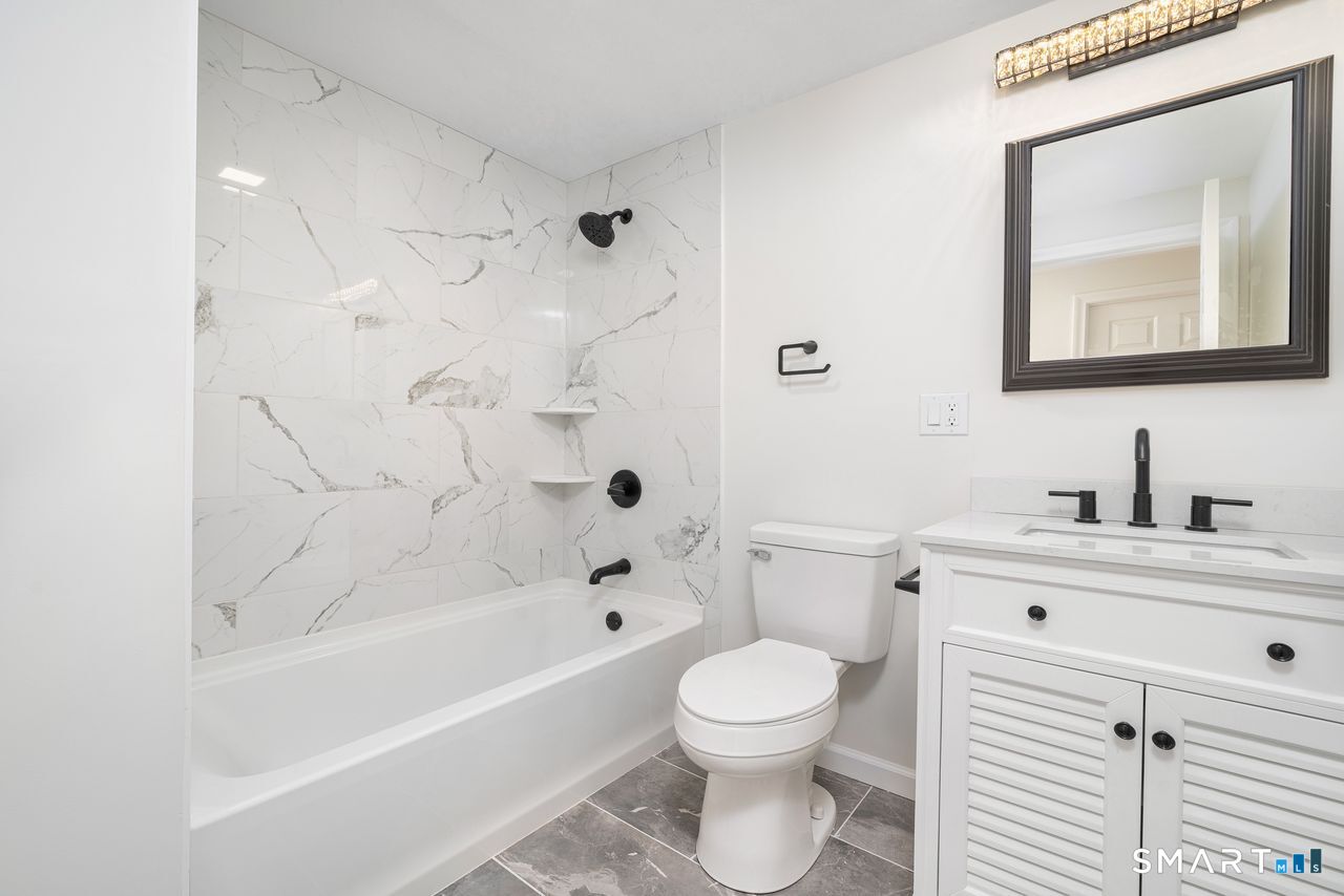 Homes for sale in Newington, CT | 236 Old Farm Dr, Newington, CT 06111 | MLS# 24148675