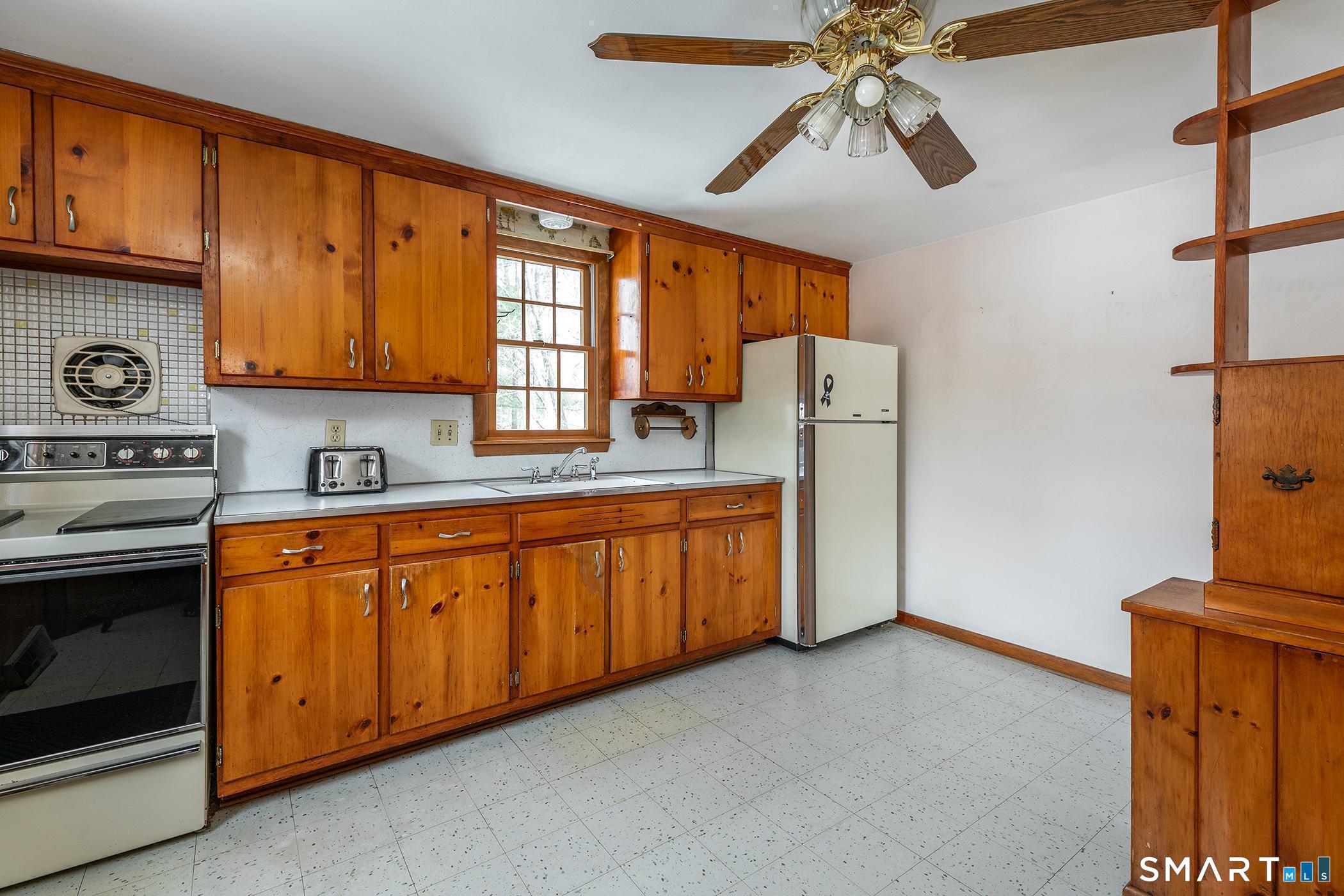 Photo 4 of 10 Bonnybrook Drive, New Milford, CT