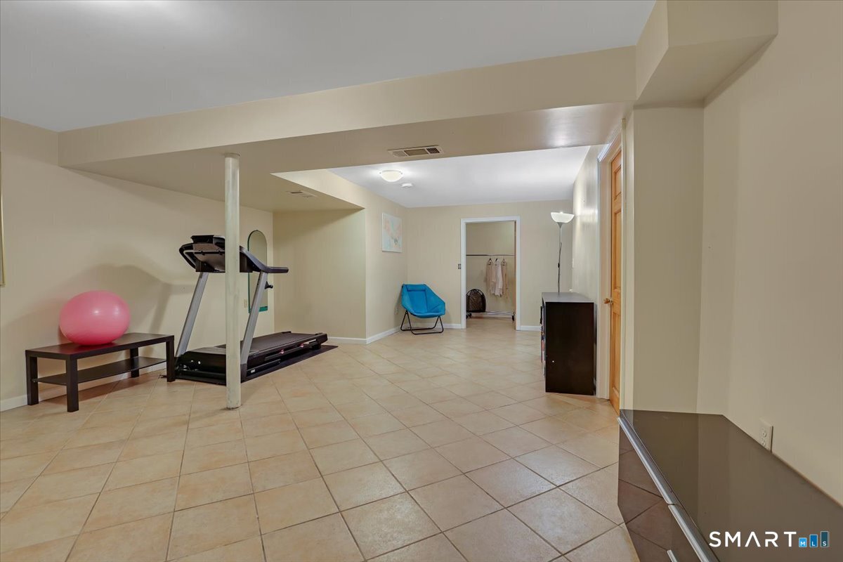 Photo 21 of 827 Oronoke Road, Waterbury, CT