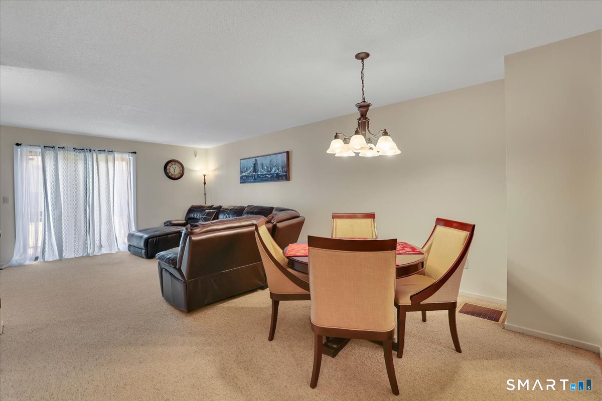 Photo 5 of 827 Oronoke Road, Waterbury, CT