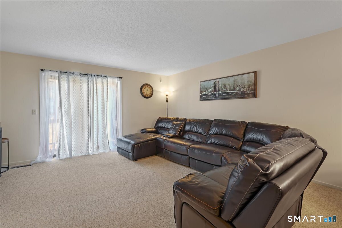 Photo 4 of 827 Oronoke Road, Waterbury, CT