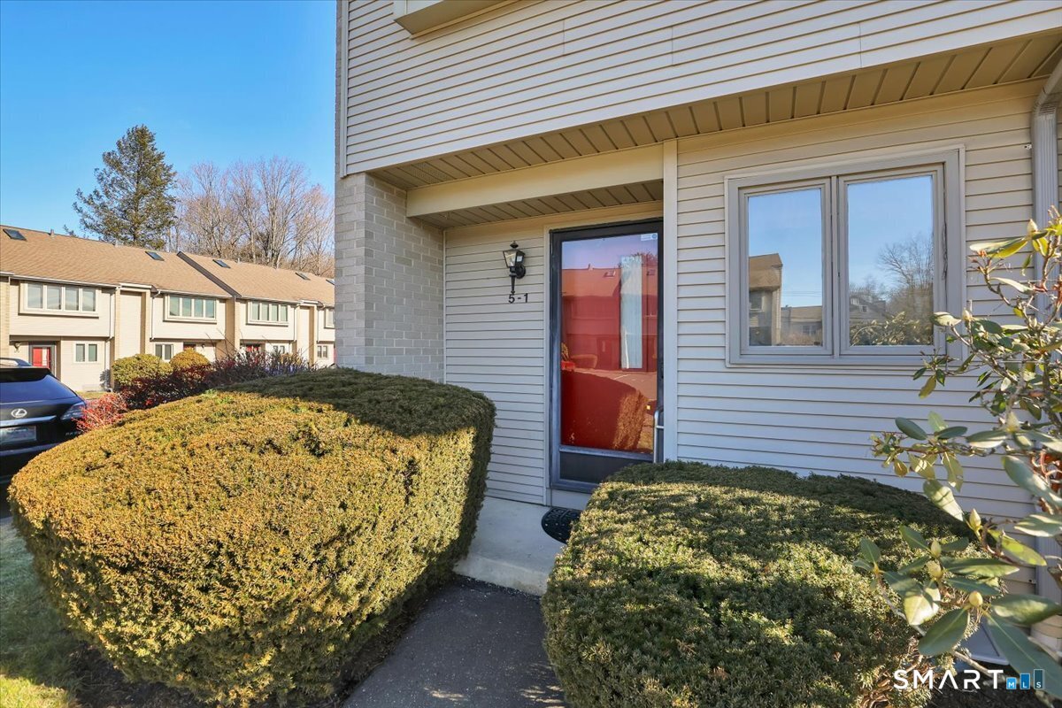 Photo 2 of 827 Oronoke Road, Waterbury, CT