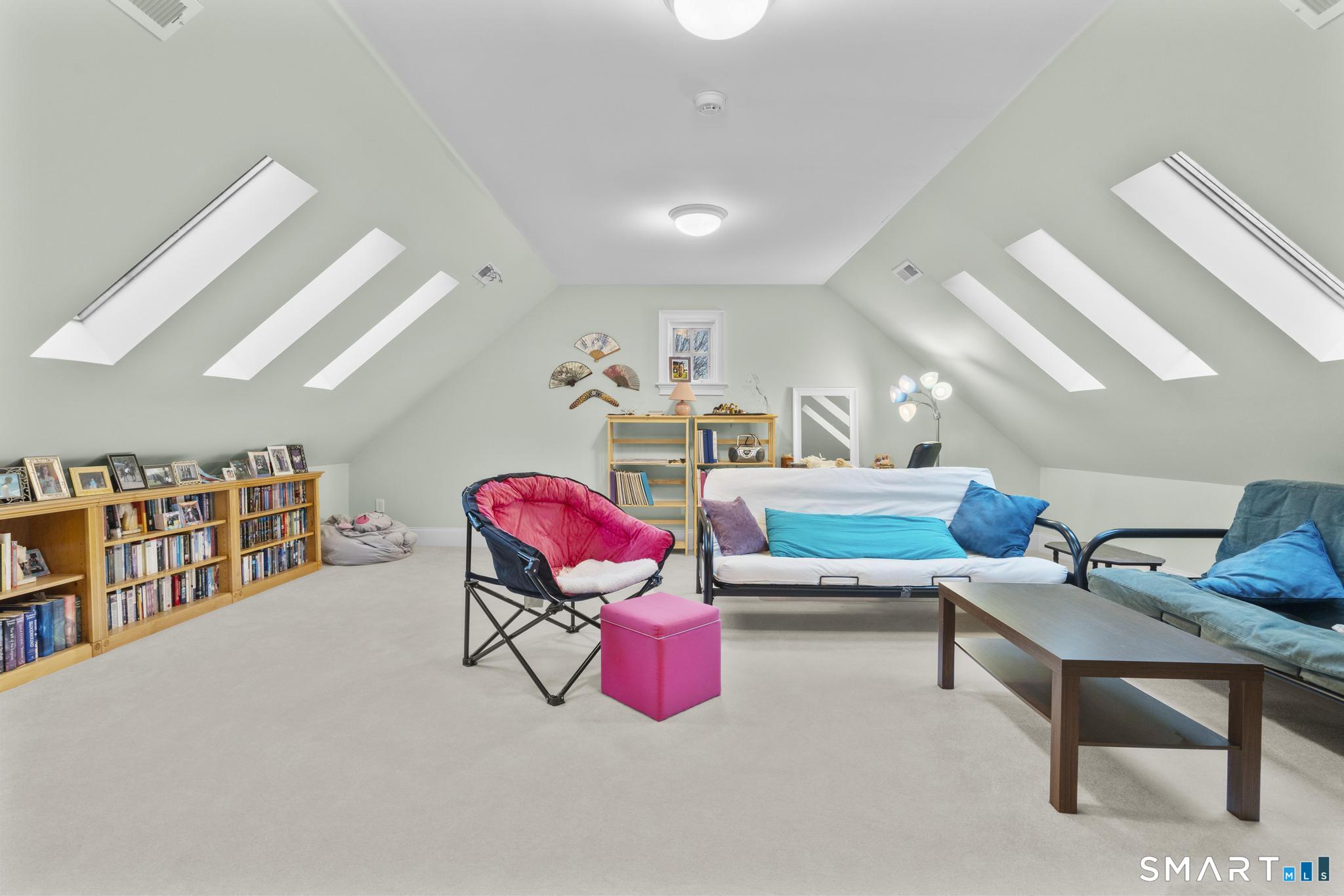 Photo 26 of 51 Elderslie Lane, Woodbridge, CT