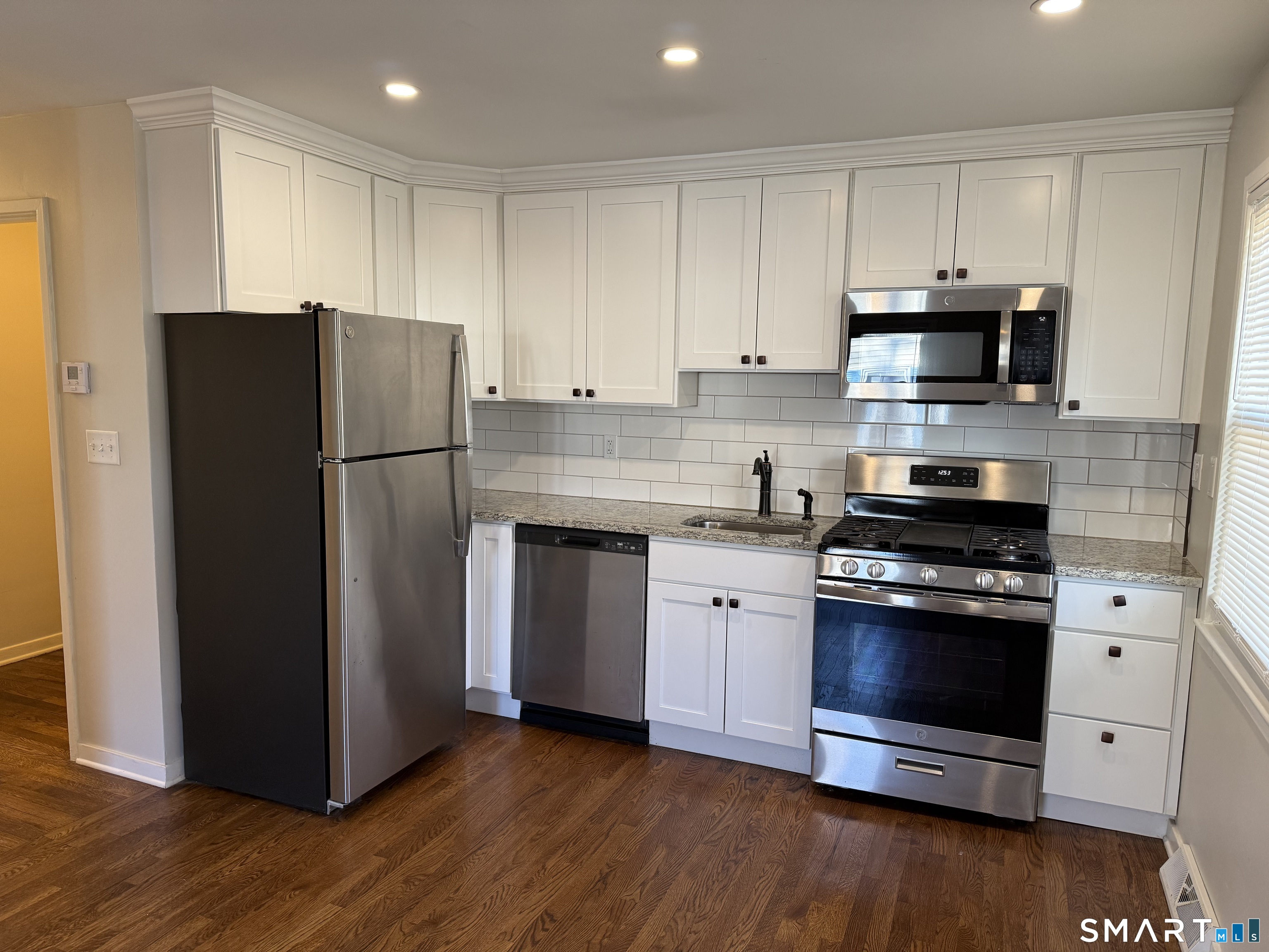 Photo 3 of 38 Elmhurst Circle, West Hartford, CT