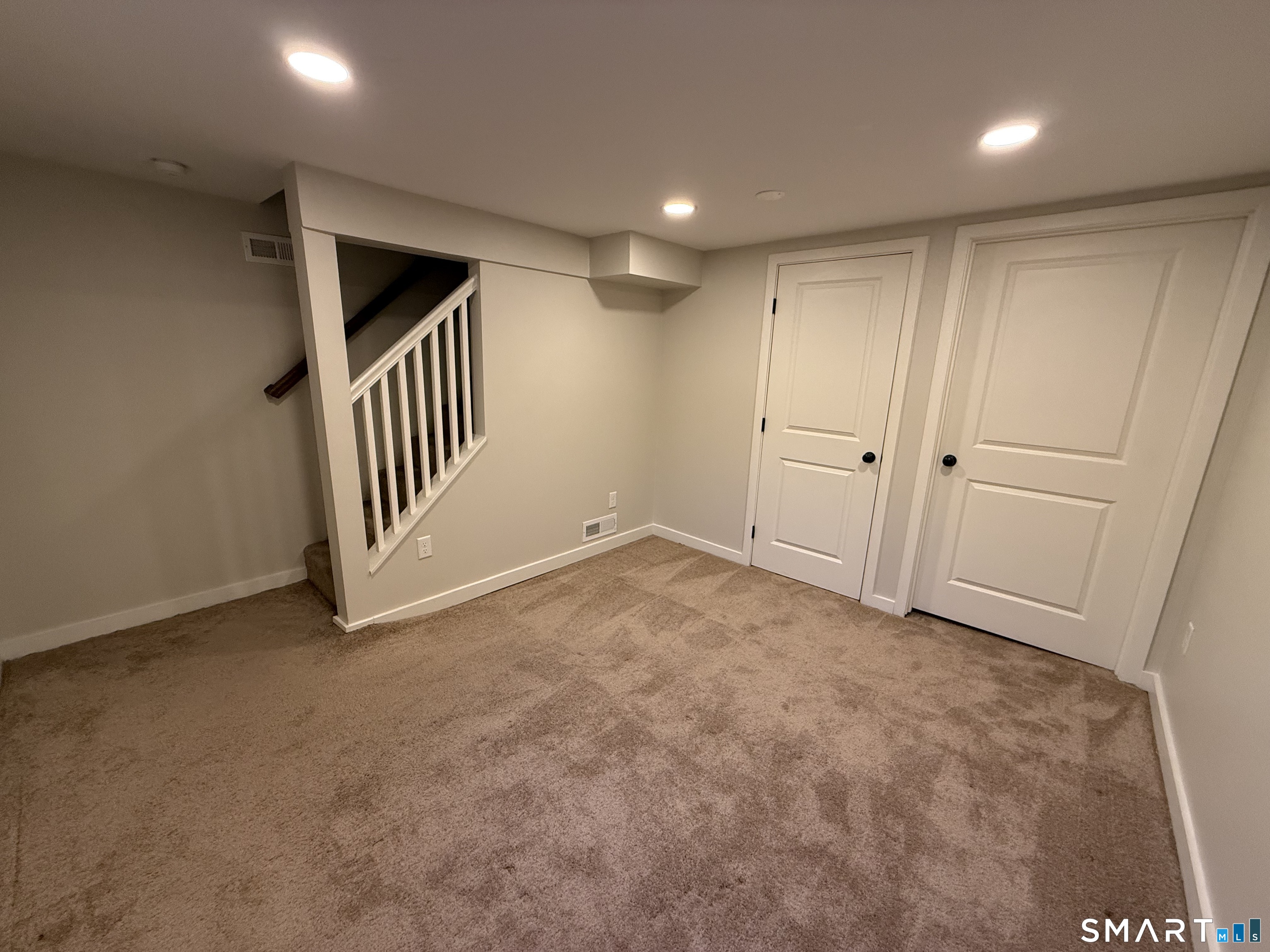 Photo 11 of 38 Elmhurst Circle, West Hartford, CT