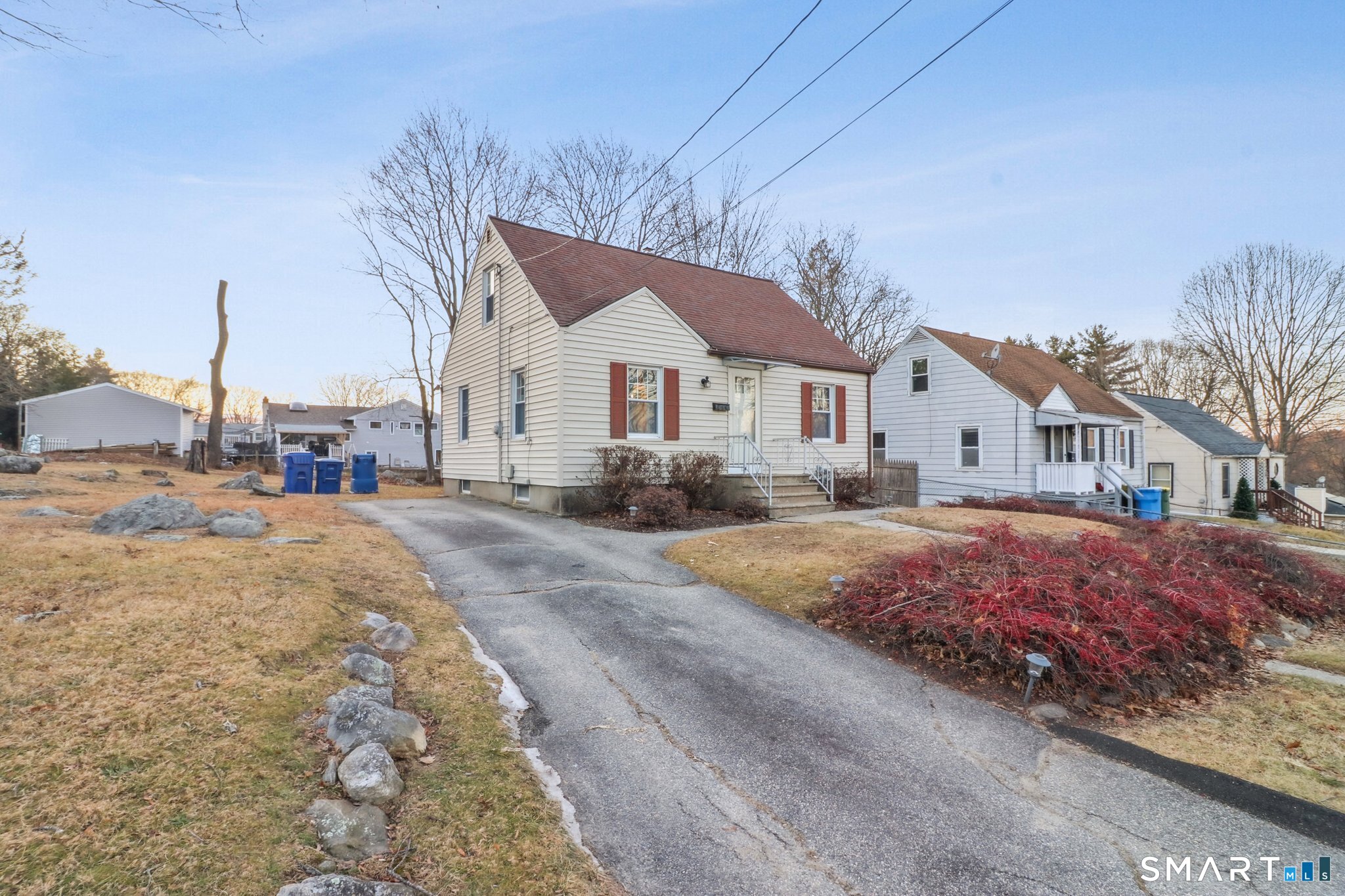 Homes for sale in Waterbury, CT | 125 Macarthur Dr, Waterbury, CT 06704 | MLS# 24148923