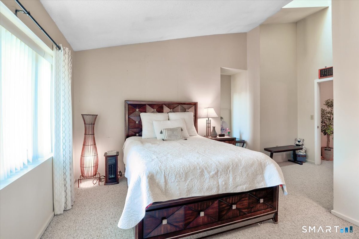 Photo 14 of 827 Oronoke Road, Waterbury, CT