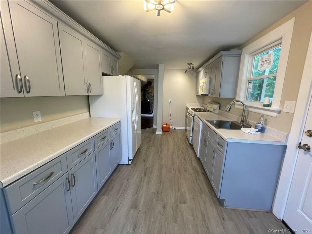 Photo 7 of 477 Main Street, Cromwell, CT