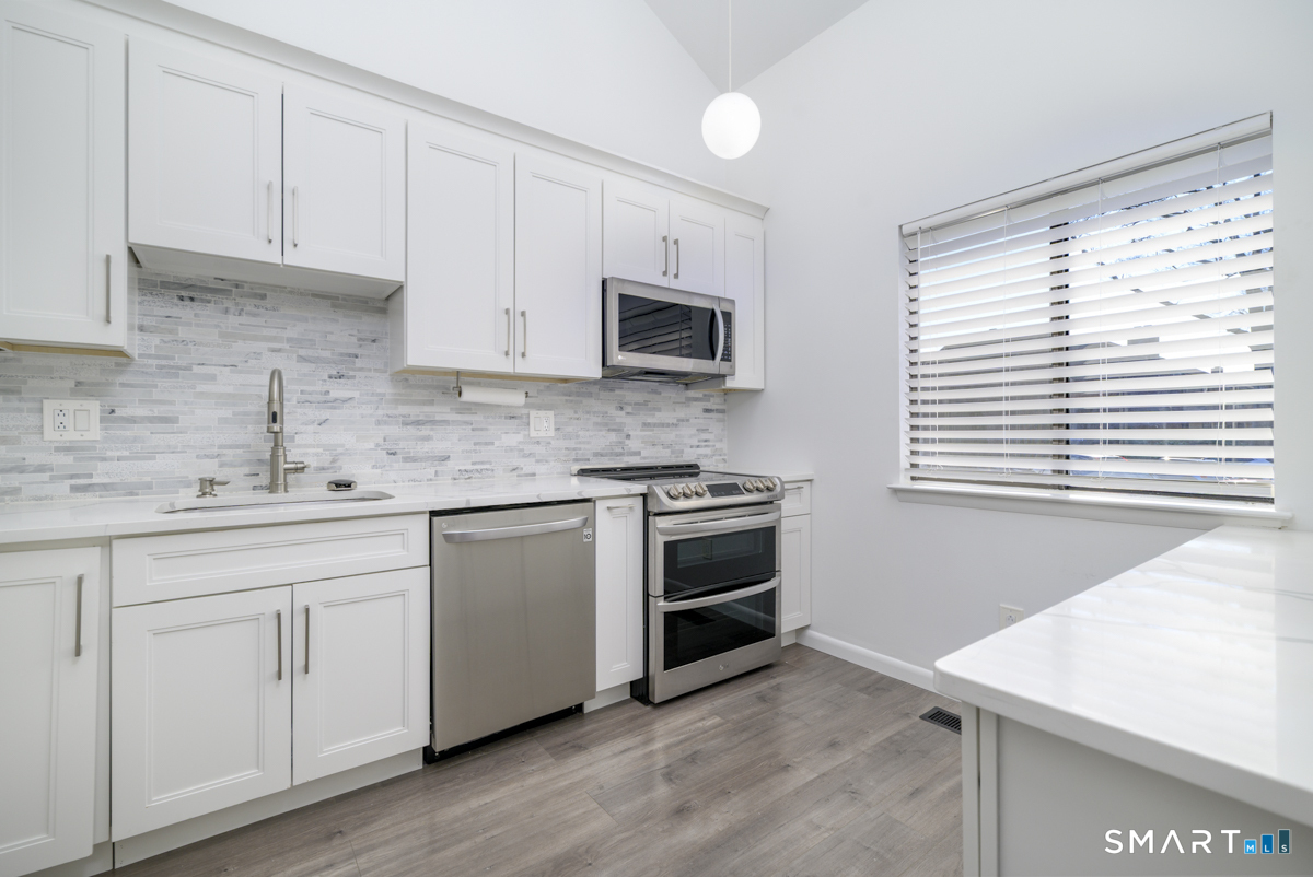 Homes for sale in Stamford, CT | 2437 Bedford St #H4, Stamford, CT 06905 | MLS# 24147956