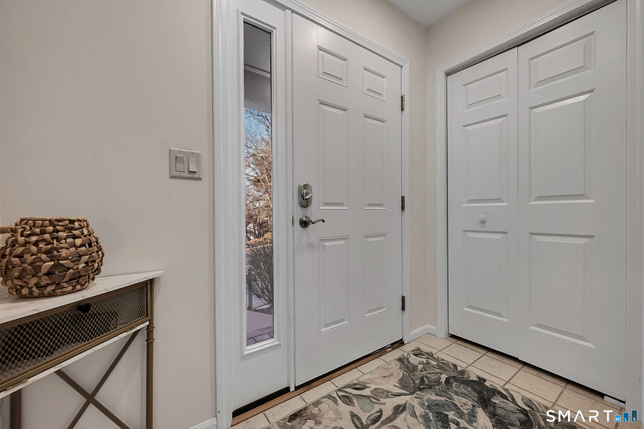 Homes for sale in Avon, CT | 4 Strathmore Ln #4, Avon, CT 06001 | MLS# 24147446