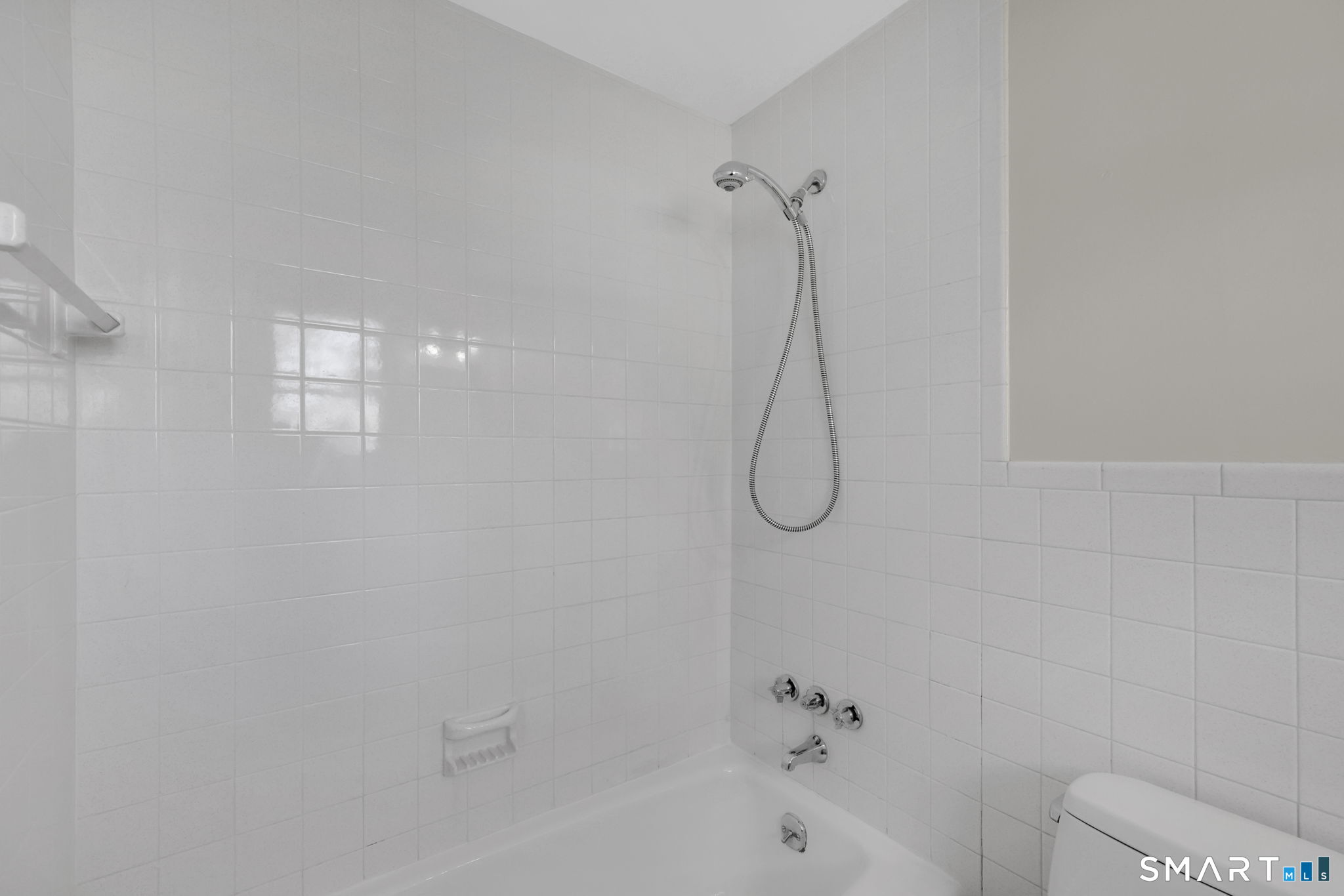 Photo 18 of 6 Ellis Road, Enfield, CT