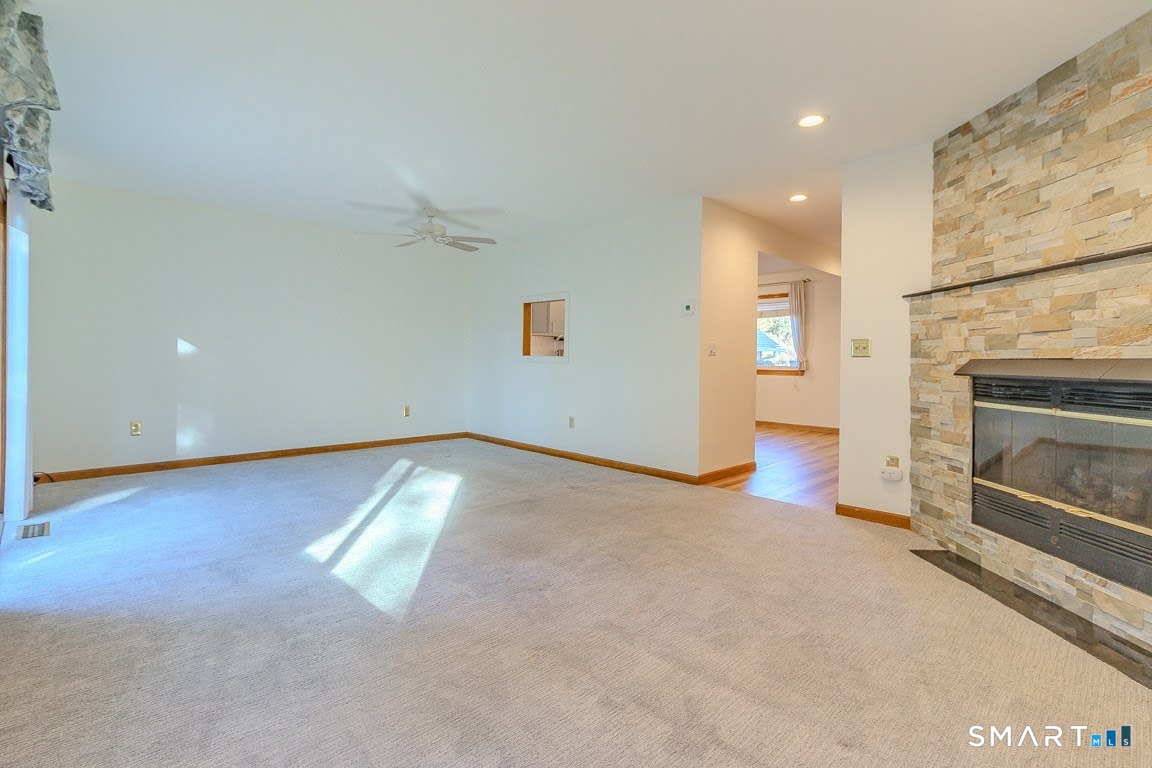 Photo 5 of 261 Foxboro Drive, Newington, CT
