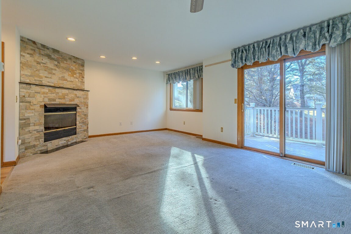 Photo 3 of 261 Foxboro Drive, Newington, CT