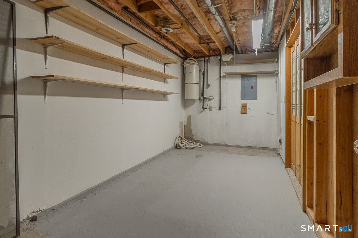 Photo 26 of 261 Foxboro Drive, Newington, CT