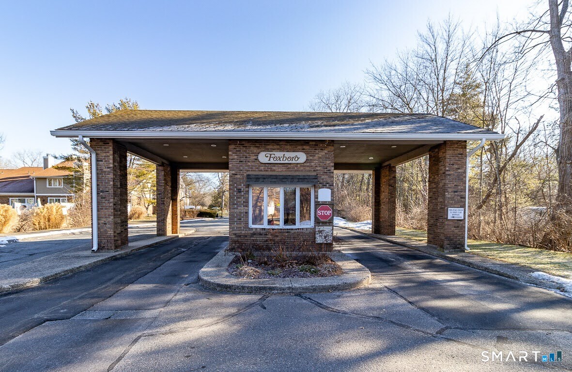 Photo 30 of 261 Foxboro Drive, Newington, CT