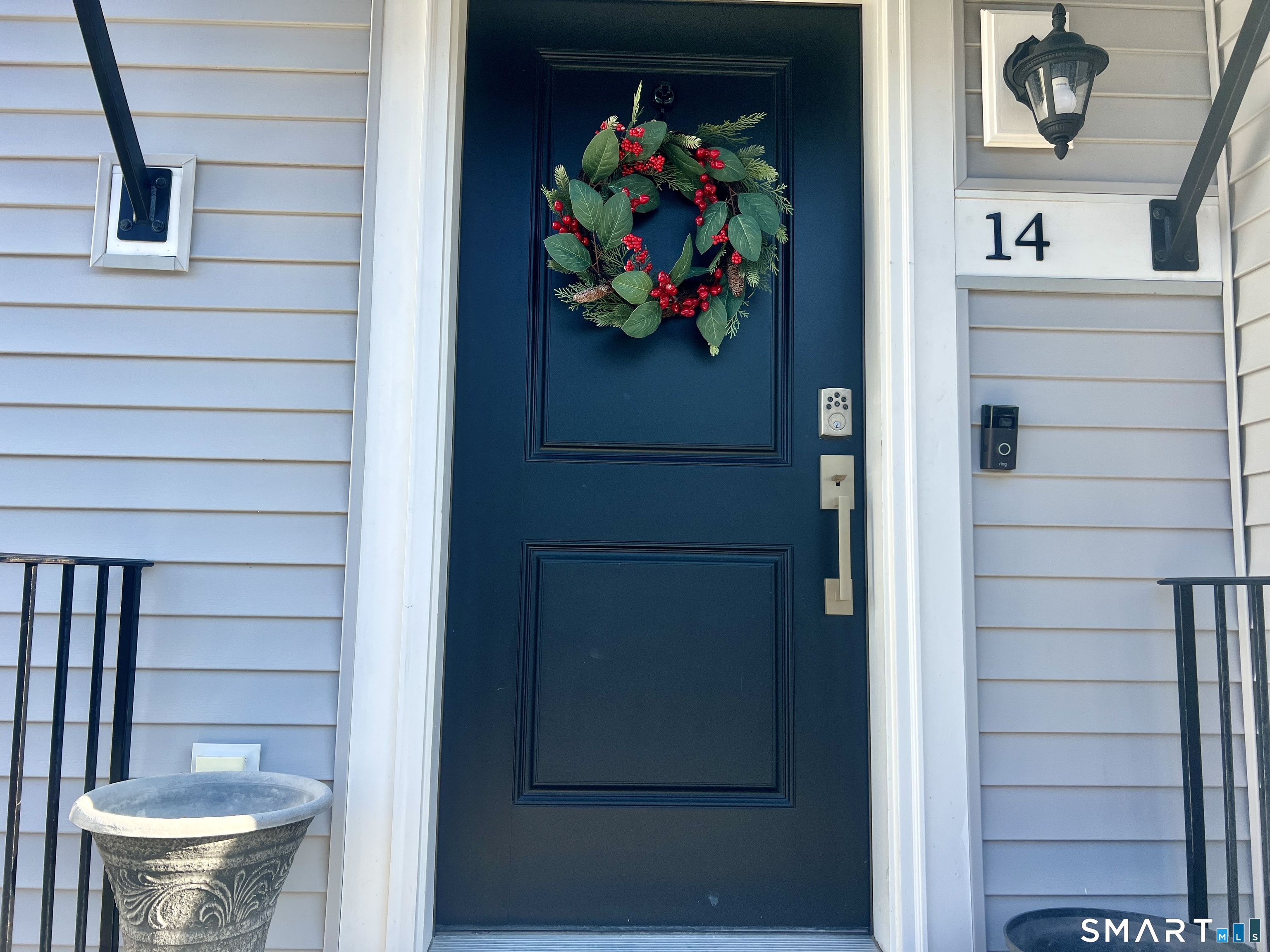 Homes for sale in Danbury, CT | 14 E Cross Trl #14, Danbury, CT 06810 | MLS# 24148892