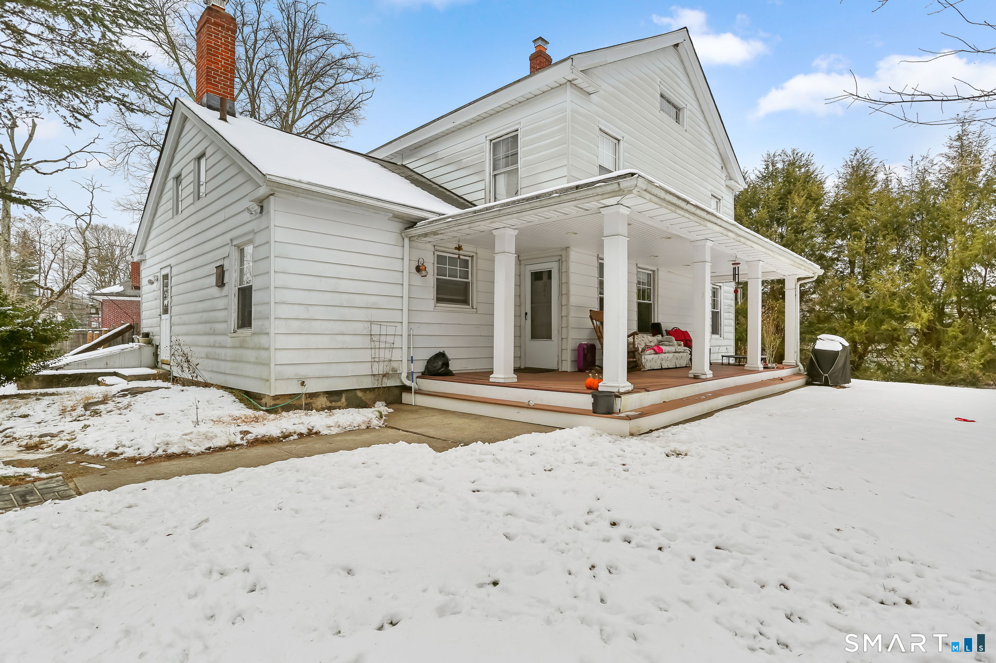 Homes for sale in Trumbull, CT | 877 White Plains Rd, Trumbull, CT 06611 | MLS# 24148238