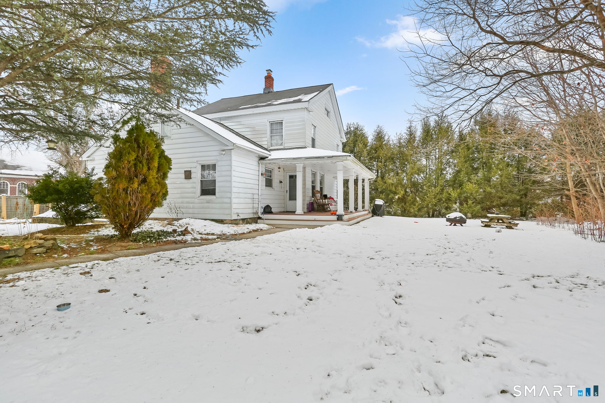 Homes for sale in Trumbull, CT | 877 White Plains Rd, Trumbull, CT 06611 | MLS# 24148238