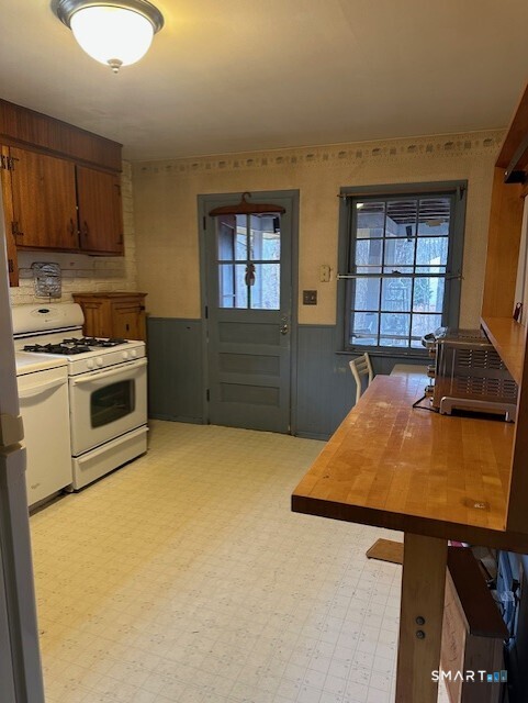 Homes for sale in Monroe, CT | 602 Fan Hill Rd, Monroe, CT 06468 | MLS# 24148905