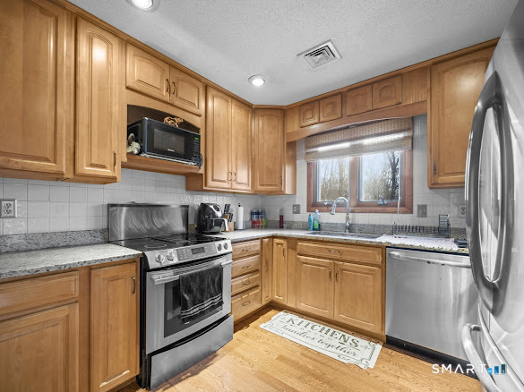 Photo 3 of 266 Knollwood Road, Manchester, CT