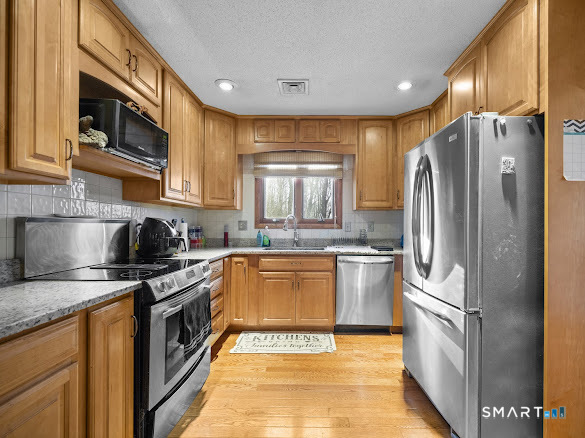 Photo 4 of 266 Knollwood Road, Manchester, CT