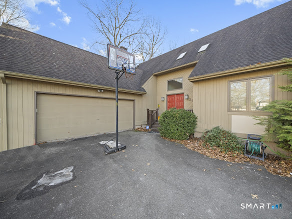 Photo 29 of 266 Knollwood Road, Manchester, CT