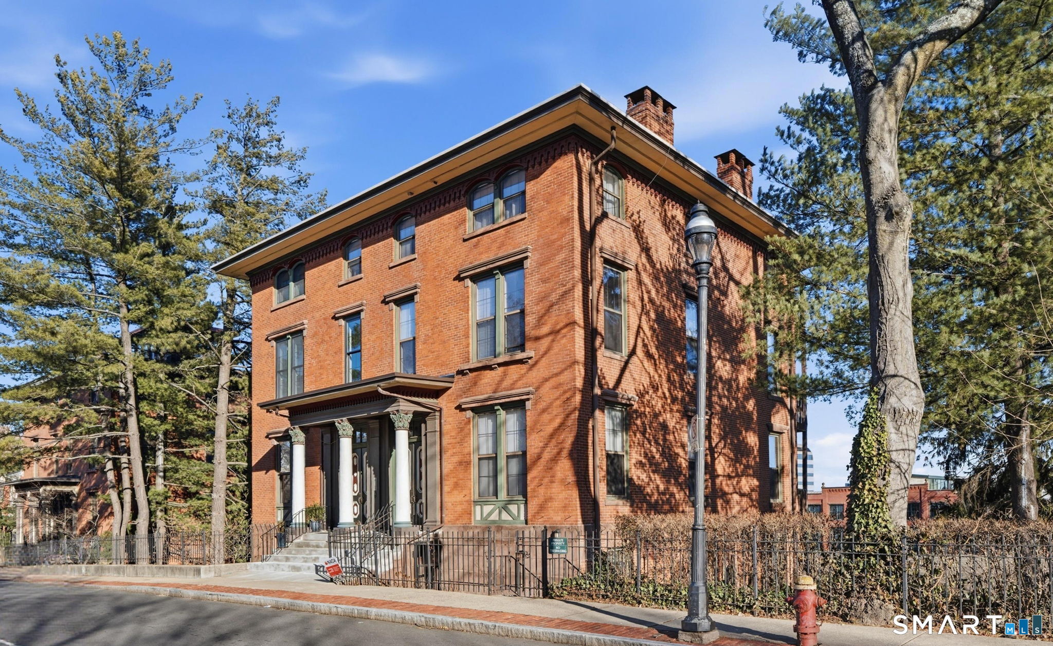 Homes for sale in Hartford, CT | 34 Charter Oak Pl #1, Hartford, CT 06183 | MLS# 24149189