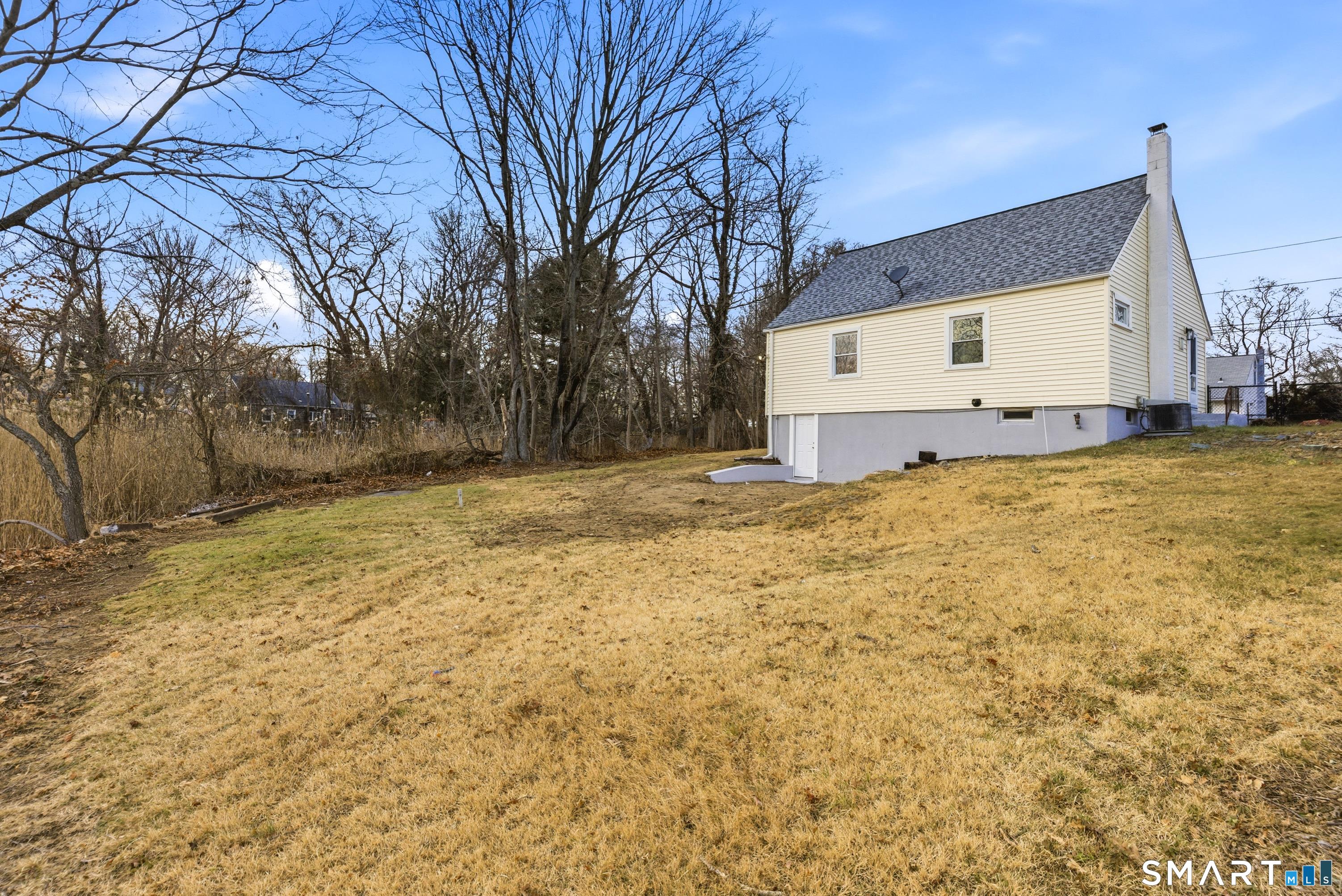 Homes for sale in Milford, CT | 42 Cindy Cir, Milford, CT 06460 | MLS# 24148729