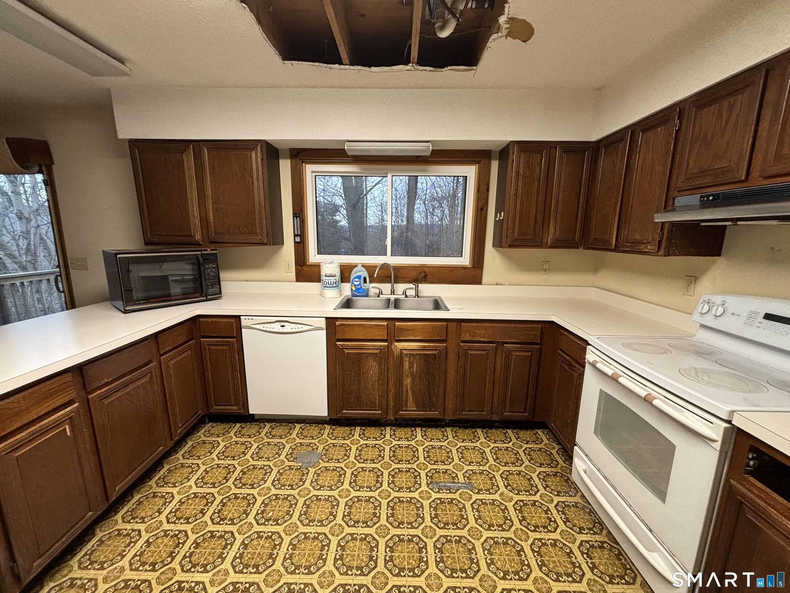 Photo 15 of 26 Village Circle, Naugatuck, CT