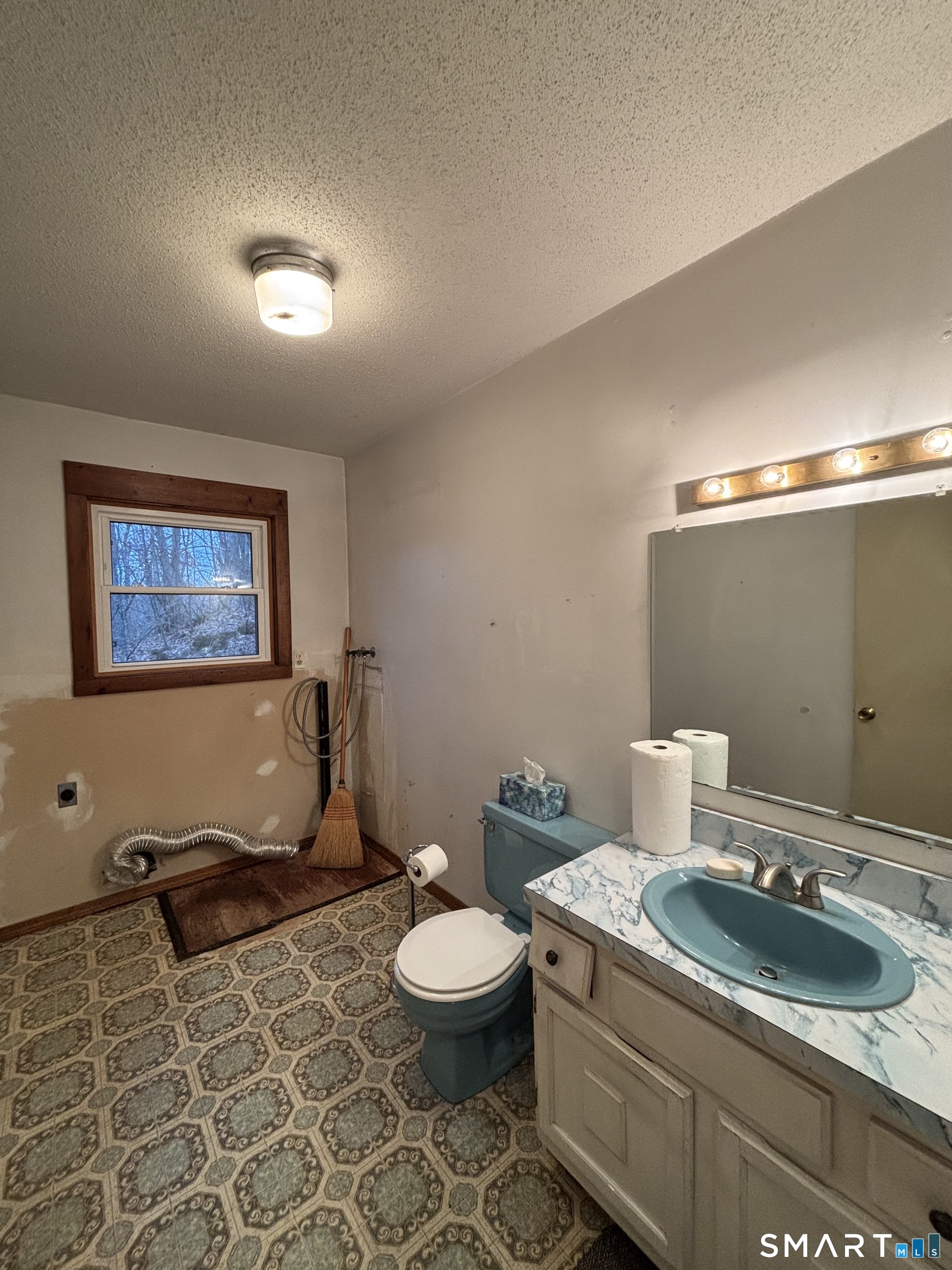 Photo 28 of 26 Village Circle, Naugatuck, CT