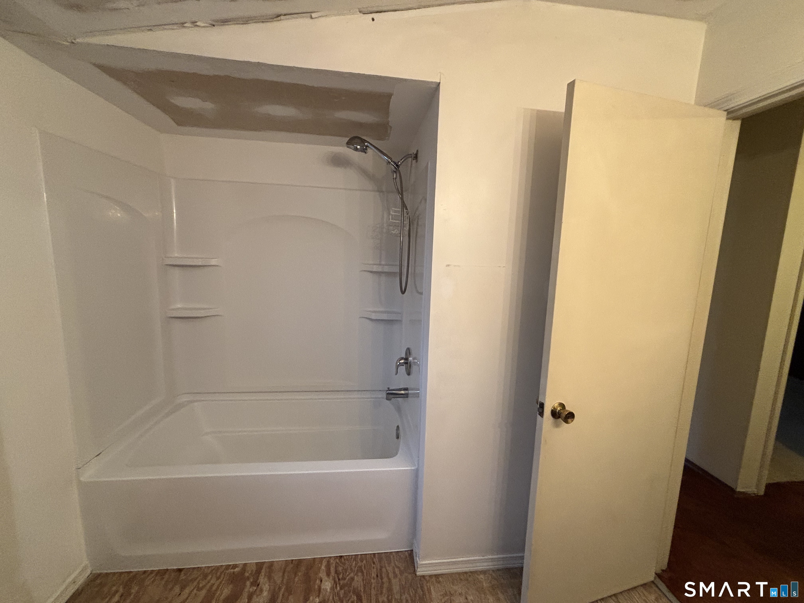 Photo 29 of 26 Village Circle, Naugatuck, CT