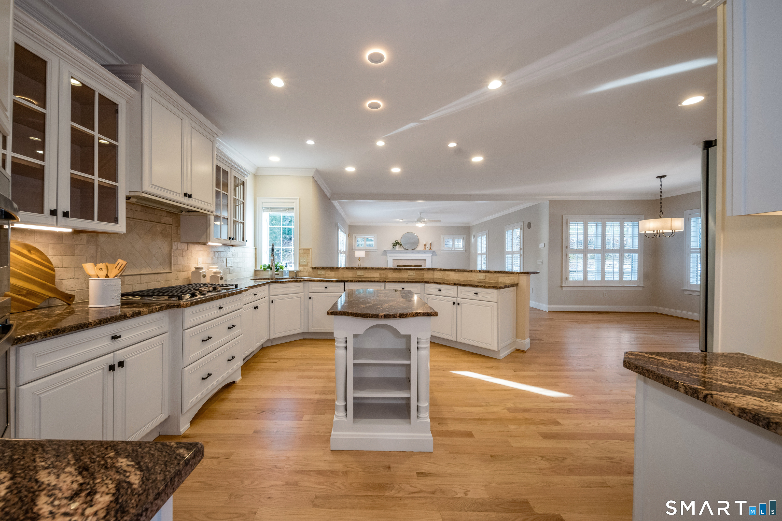 Homes for sale in Avon, CT | 123 Bridgewater Dr, Avon, CT 06001 | MLS# 24146561