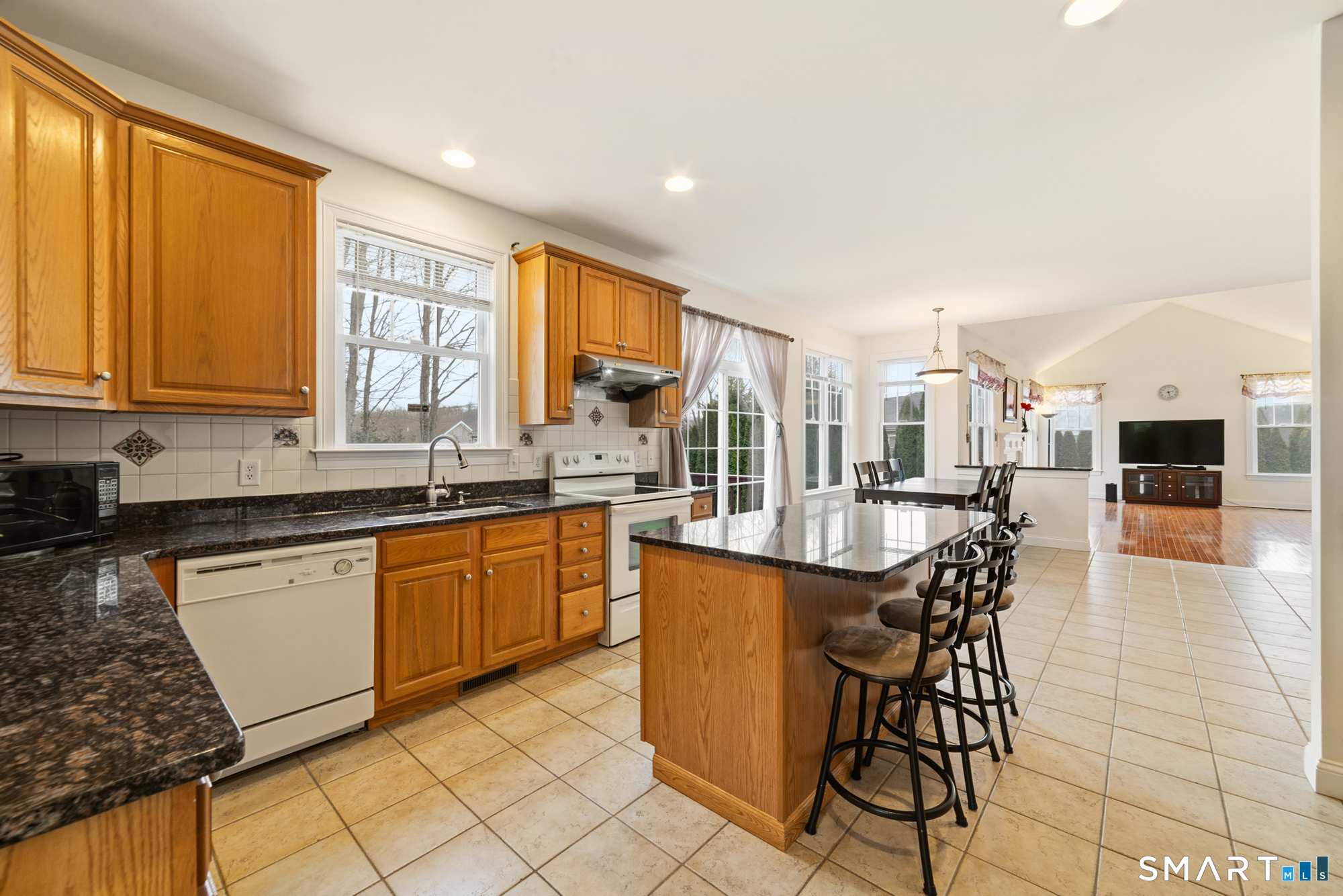 Homes for sale in Seymour, CT | 12 Red Oak Ln, Seymour, CT 06483 | MLS# 24148964