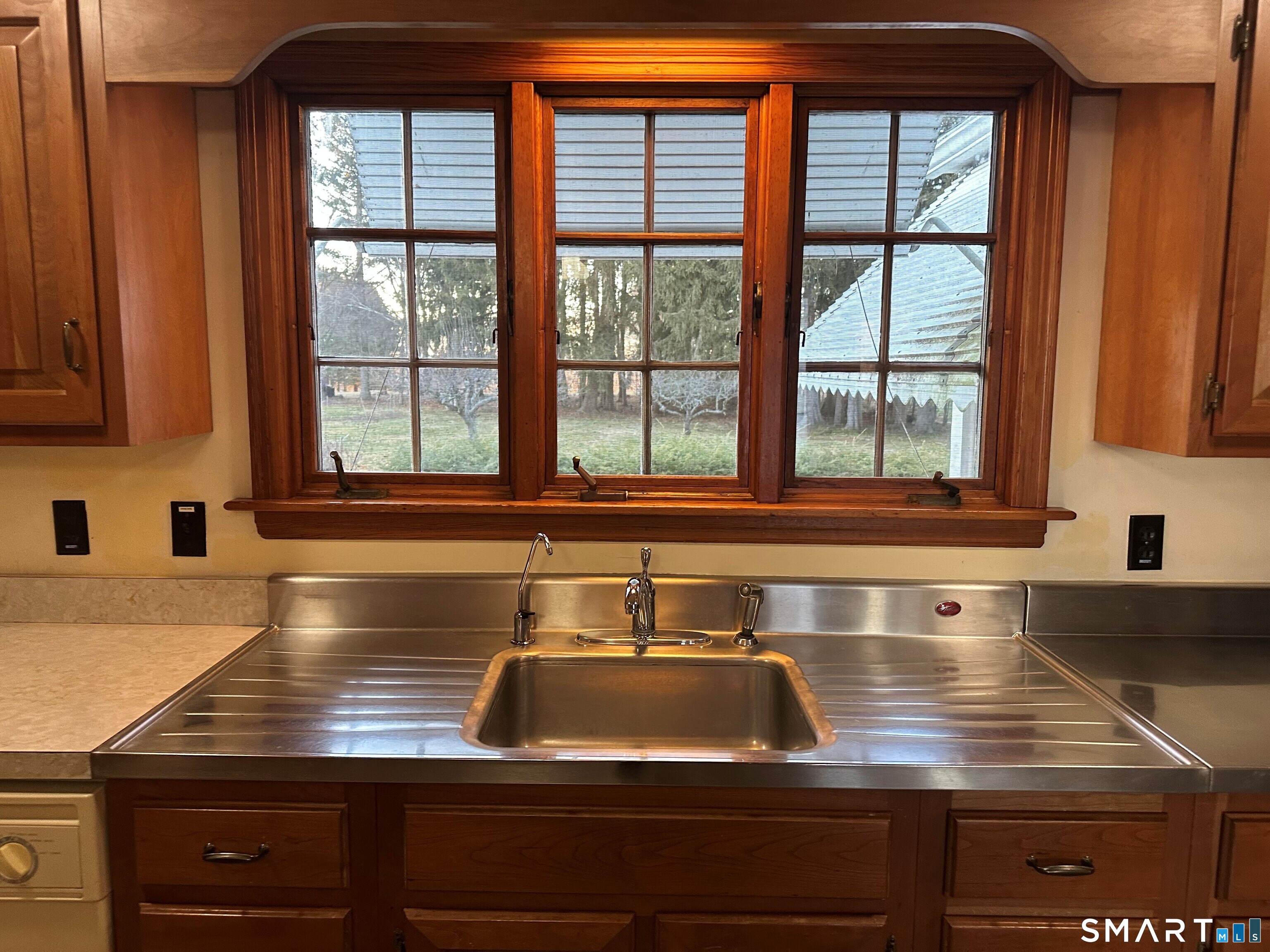 Photo 9 of 989 Farms Road, Wallingford, CT