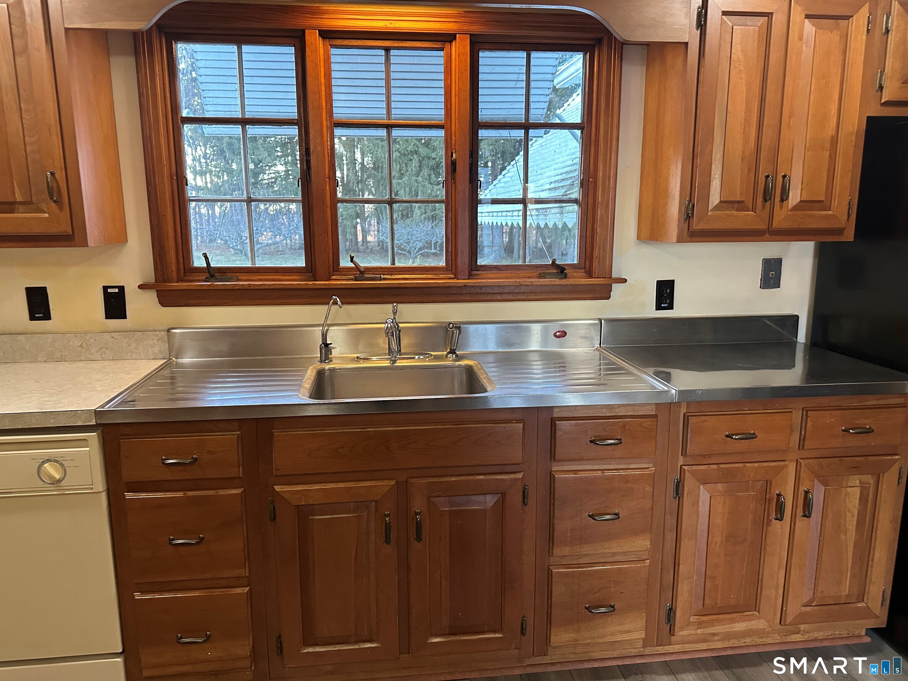 Photo 10 of 989 Farms Road, Wallingford, CT