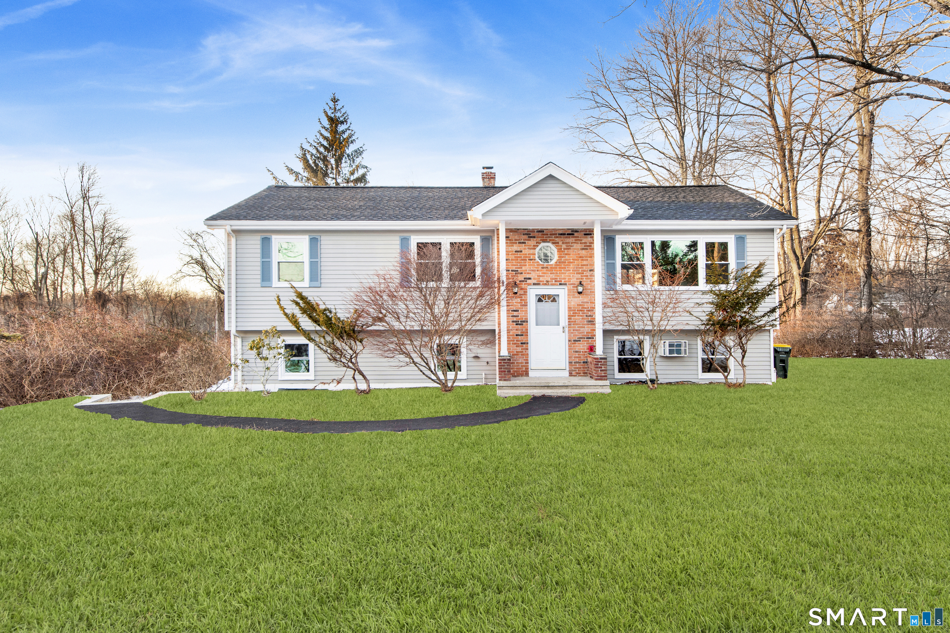 Homes for sale in New Fairfield, CT | 21 Donna Dr, New Fairfield, CT 06812 | MLS# 24149262