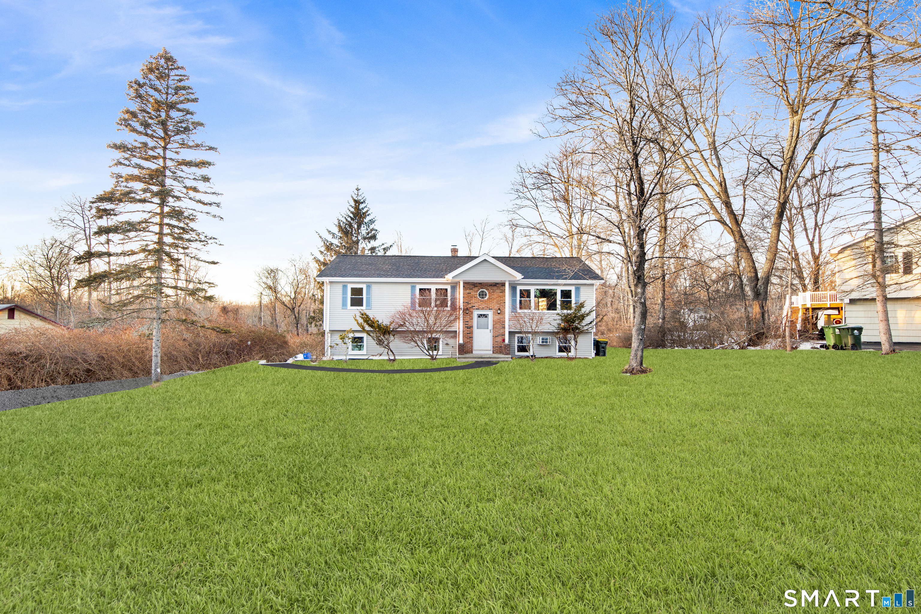 Homes for sale in New Fairfield, CT | 21 Donna Dr, New Fairfield, CT 06812 | MLS# 24149262