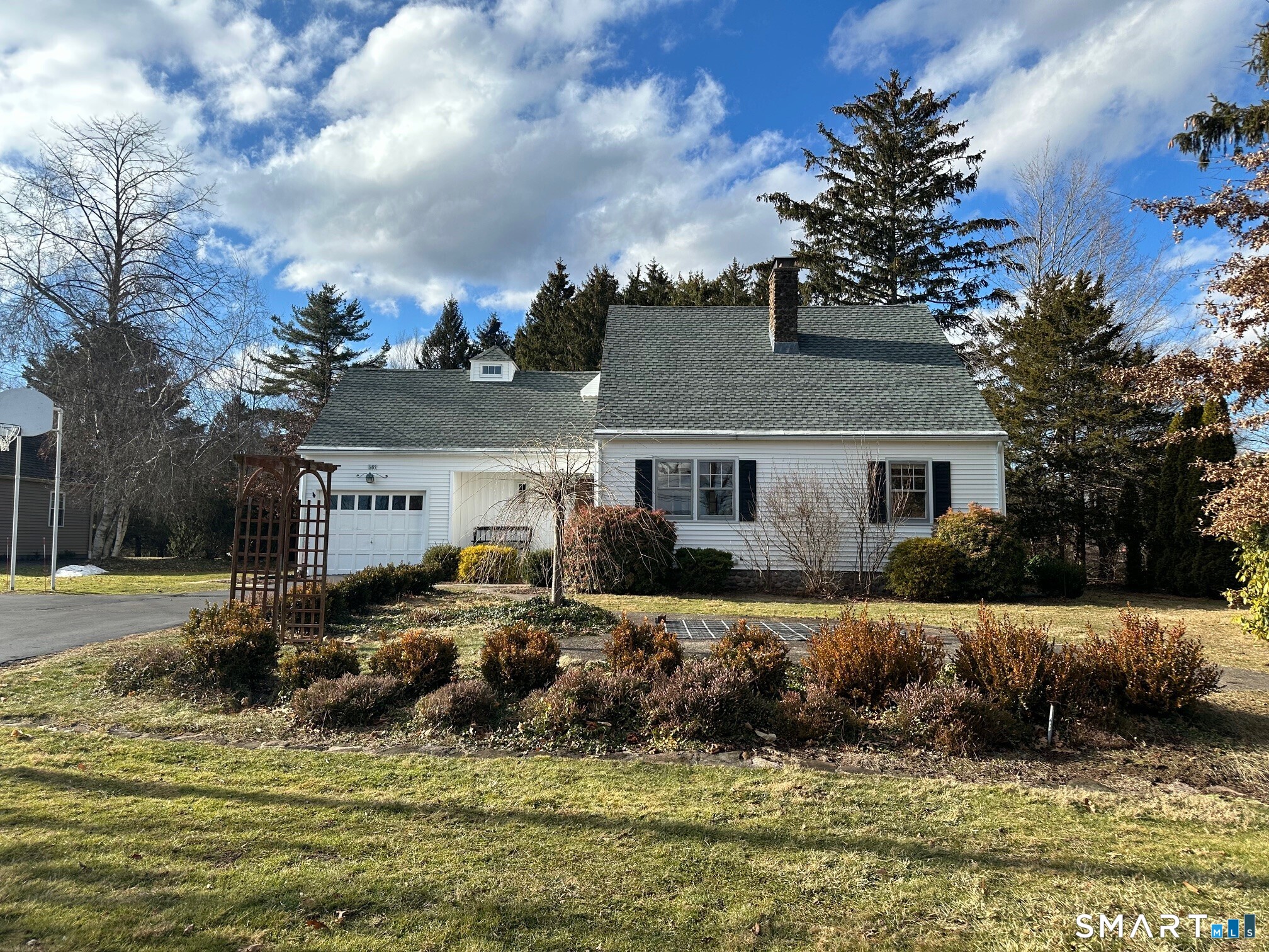 Photo 2 of 989 Farms Road, Wallingford, CT