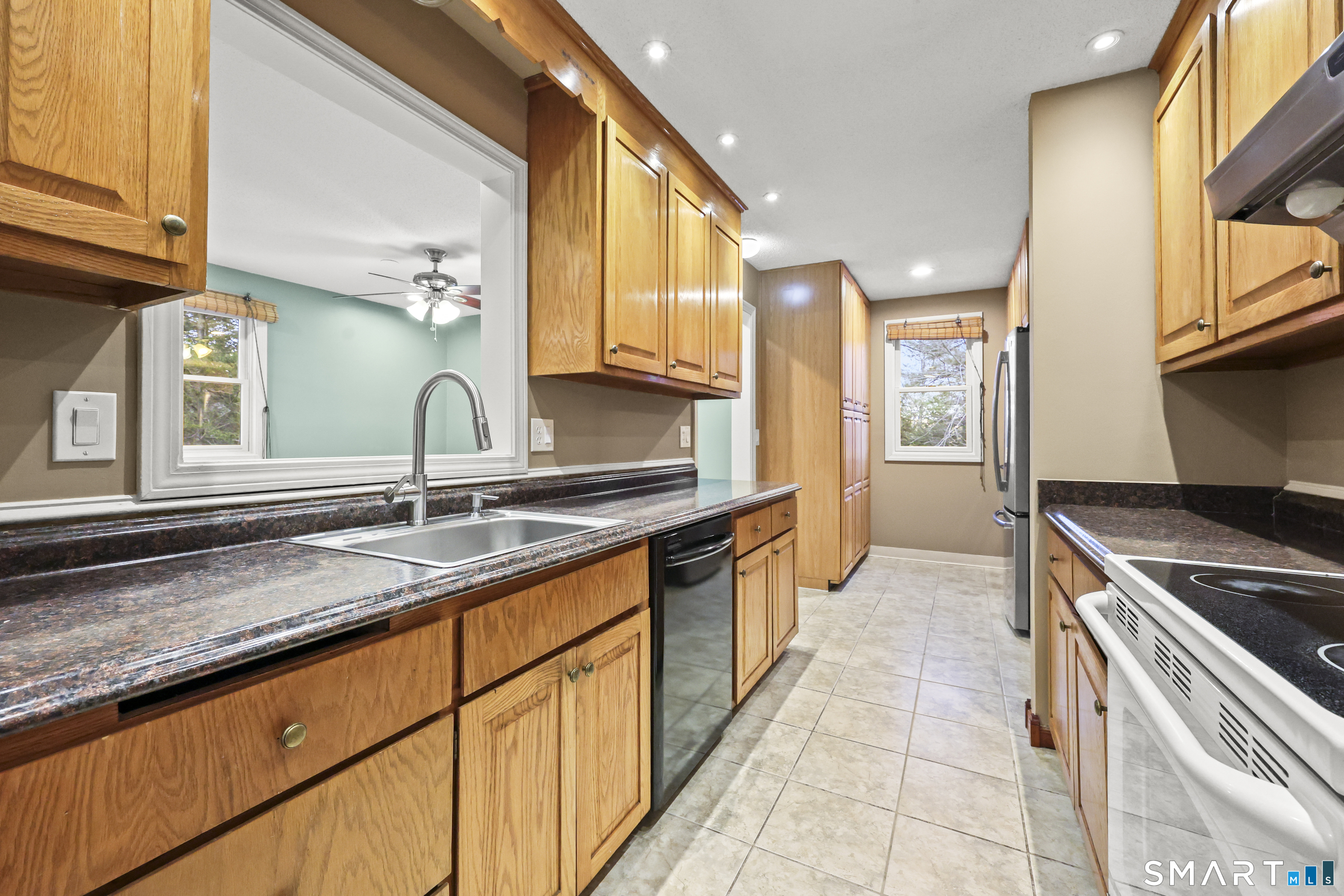 Photo 8 of 31 Oxford Court, Simsbury, CT