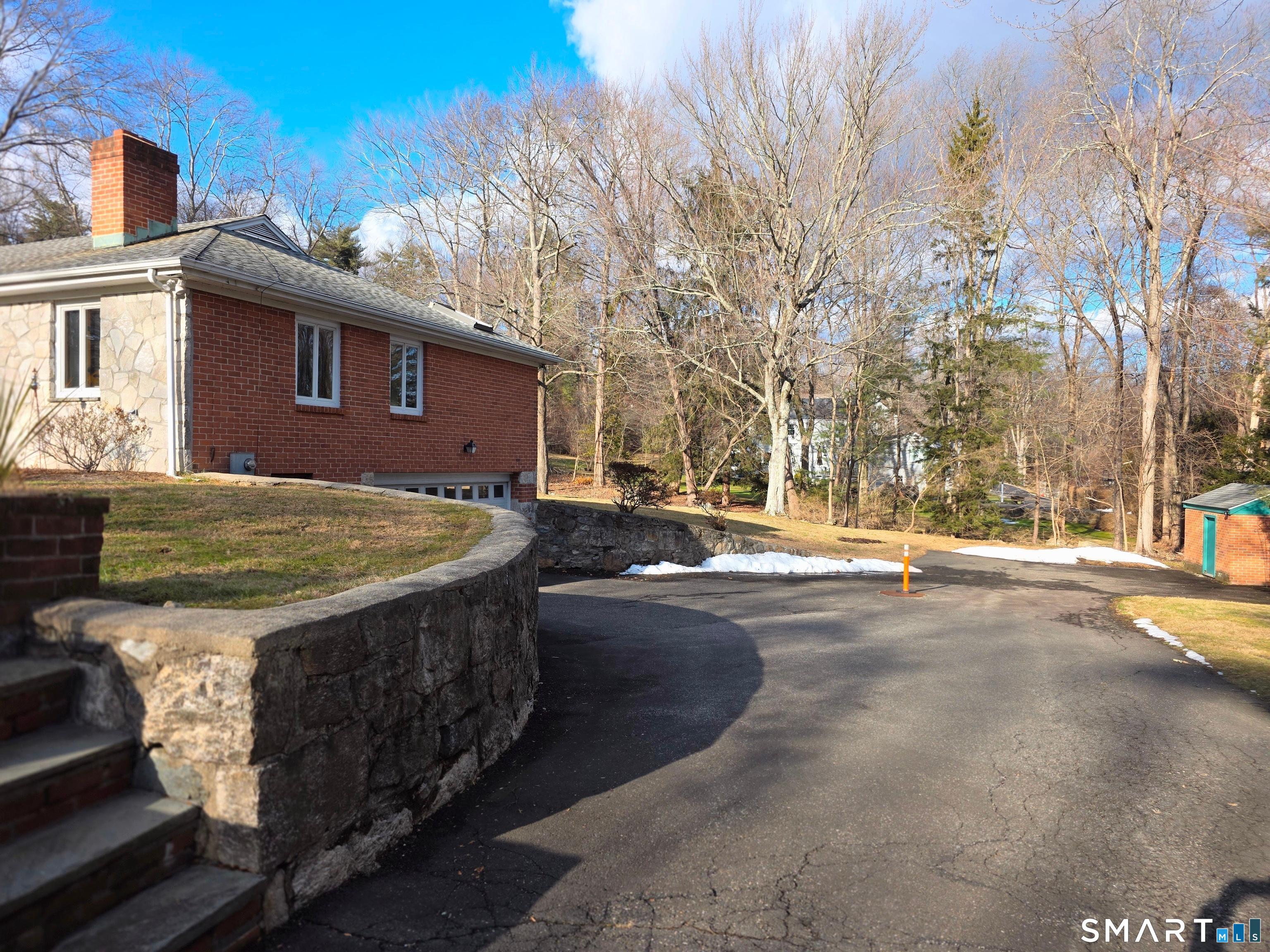 Homes for sale in Stamford, CT | 281 Roxbury Rd, Stamford, CT 06902 | MLS# 24143655