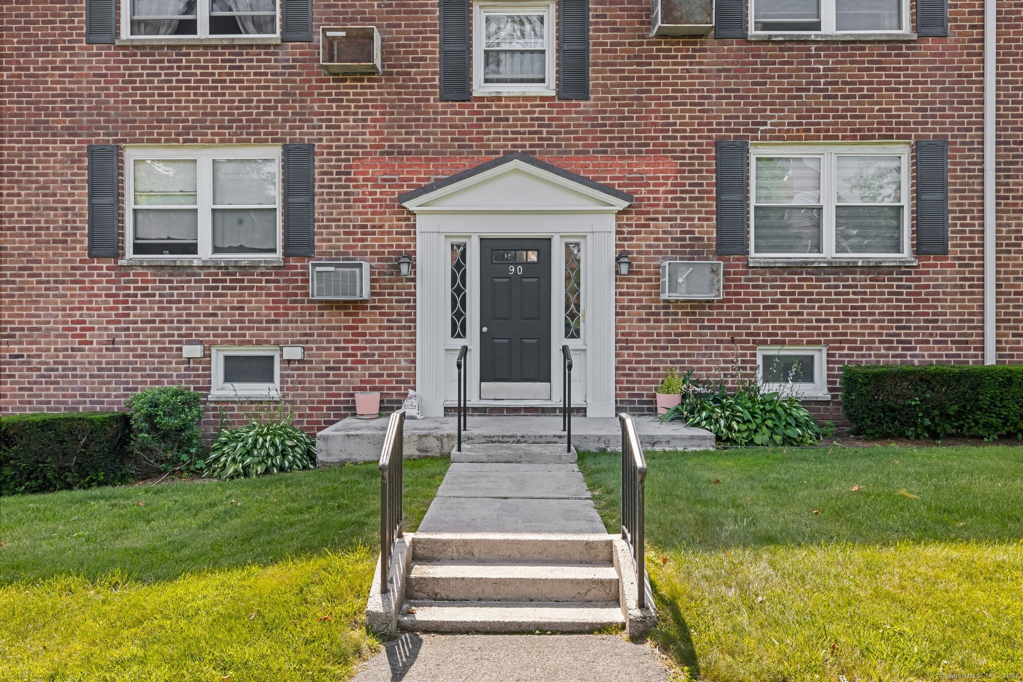 Homes for sale in Stamford, CT | 90 Strawberry Hill Ave #3, Stamford, CT 06902 | MLS# 24149486