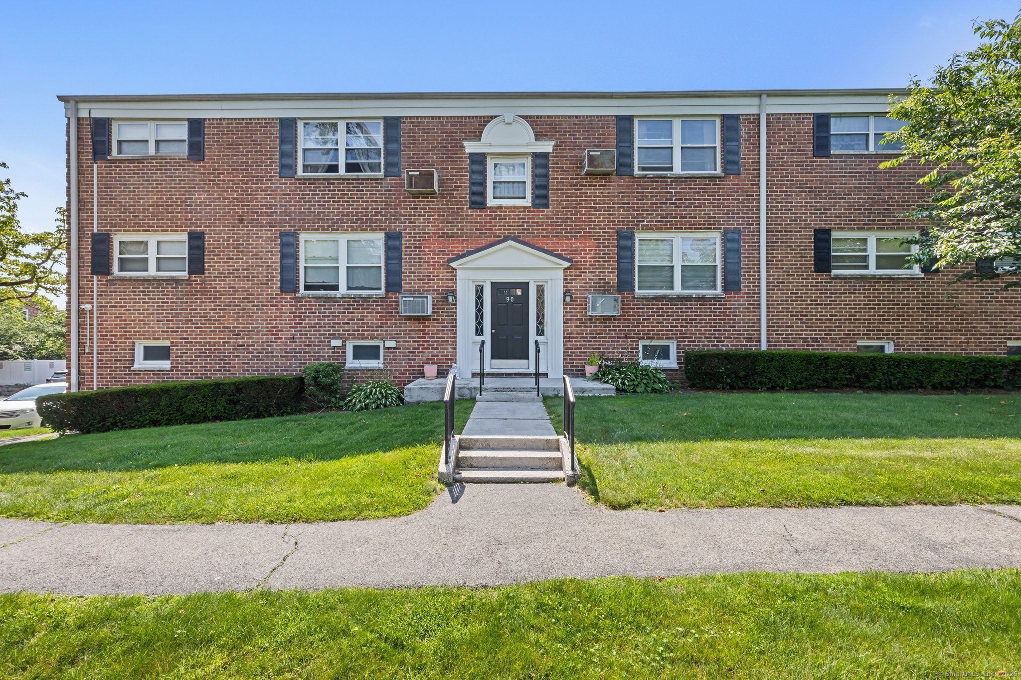 Homes for sale in Stamford, CT | 90 Strawberry Hill Ave #3, Stamford, CT 06902 | MLS# 24149486