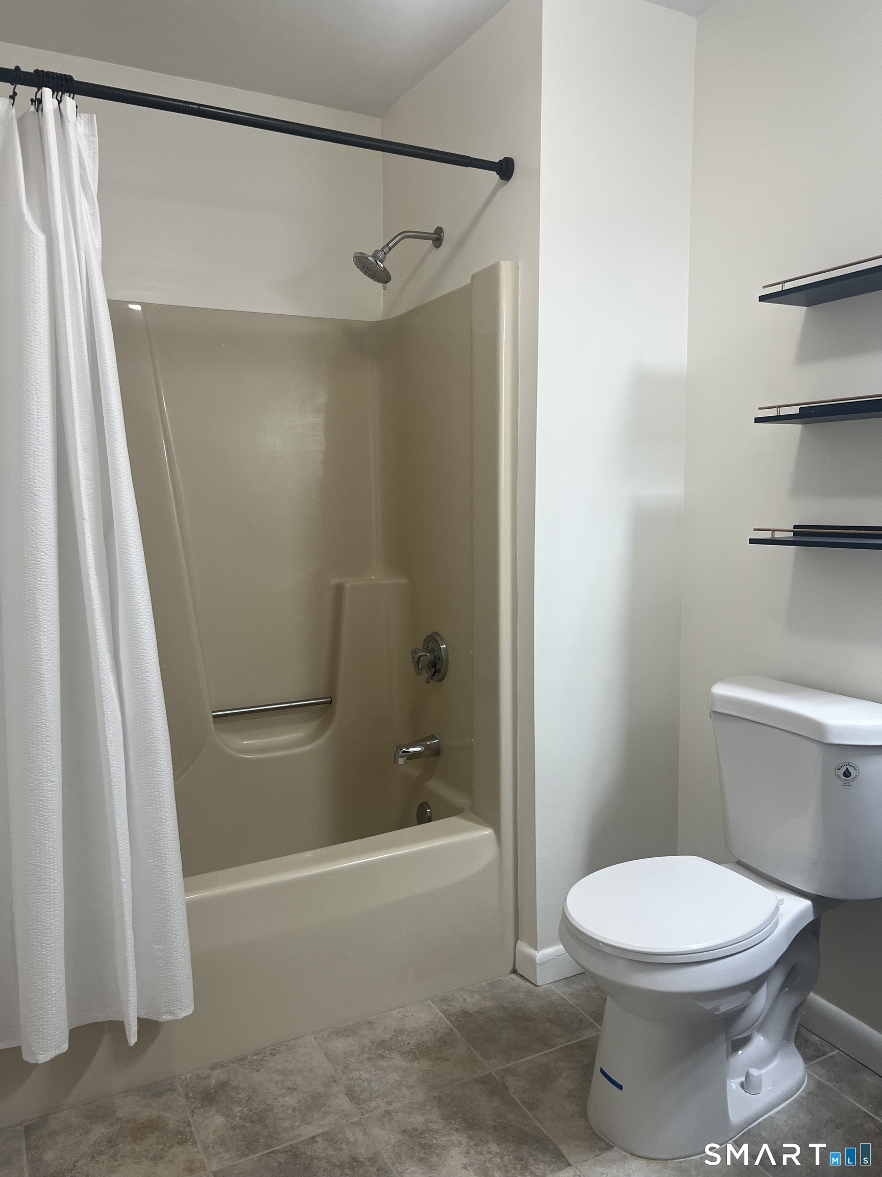 Photo 13 of 3370 Madison Avenue, Bridgeport, CT