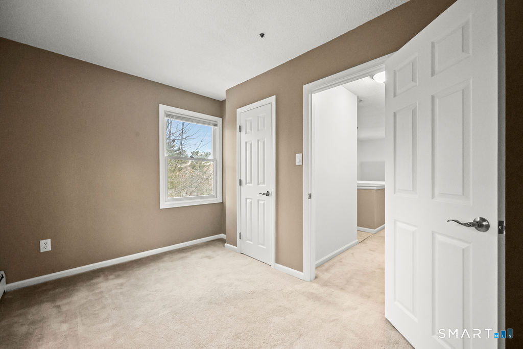 Photo 18 of 31 Oxford Court, Simsbury, CT