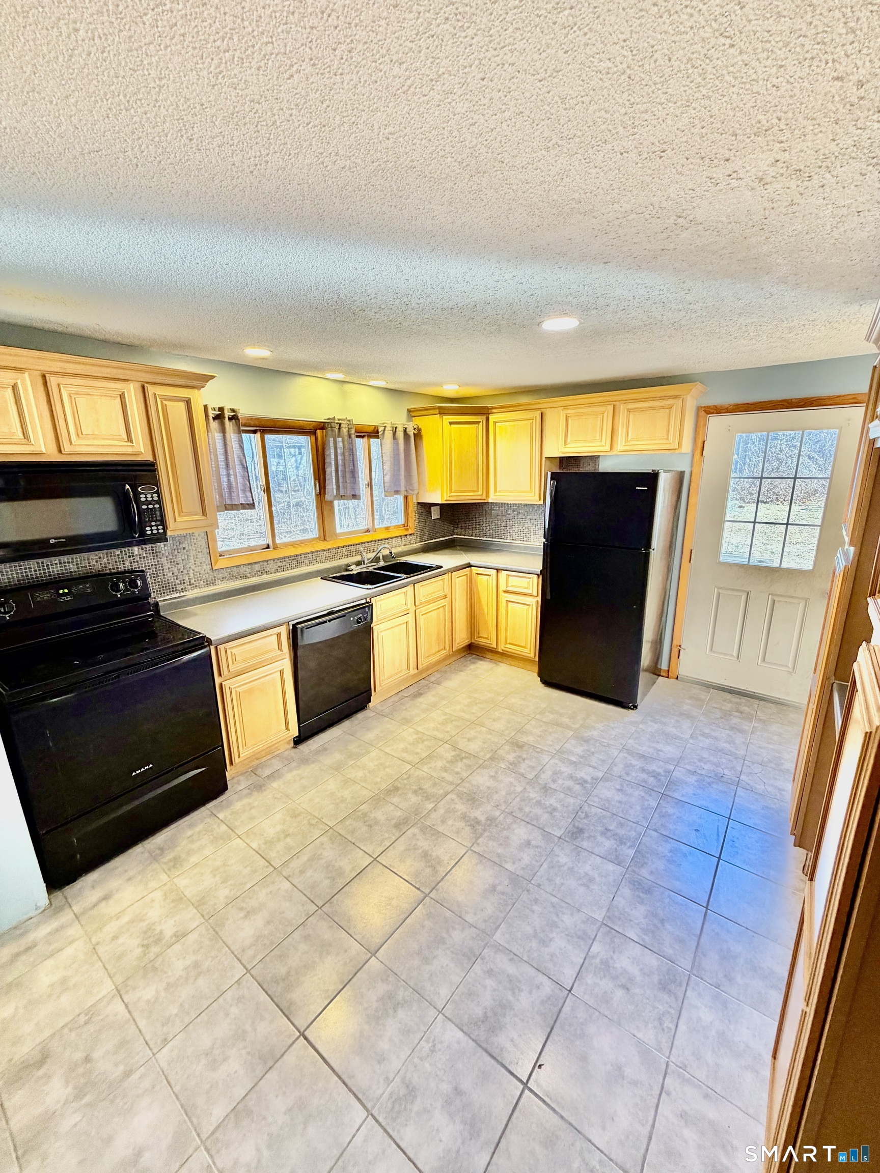 Photo 8 of 79 Elmwood Heights, Colchester, CT