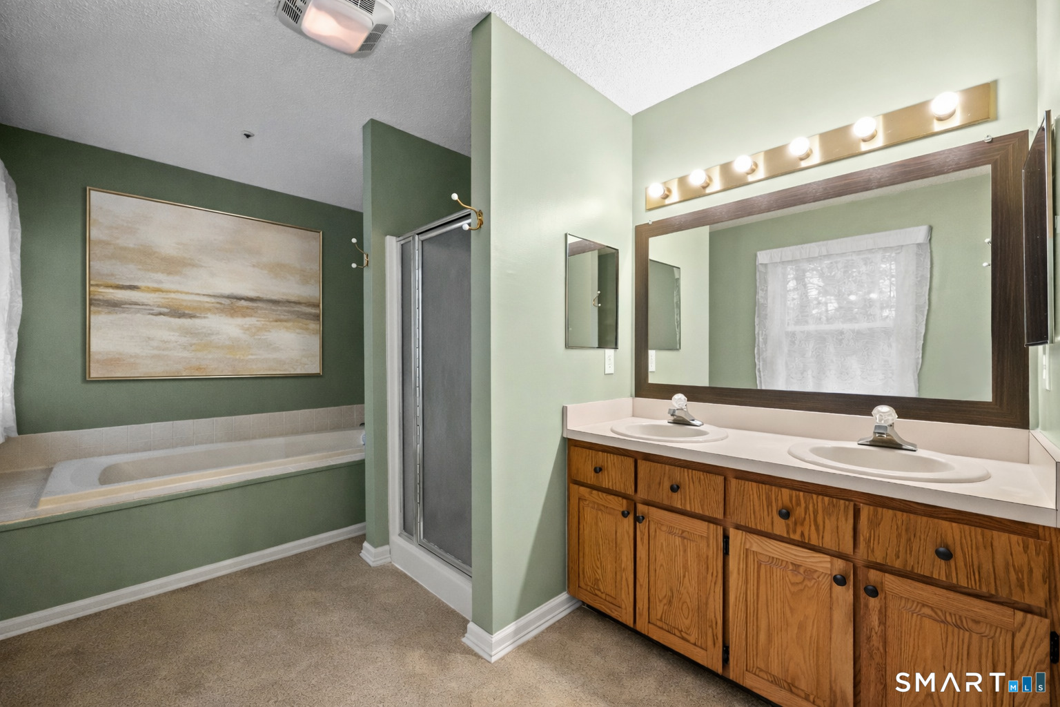 Photo 16 of 31 Oxford Court, Simsbury, CT