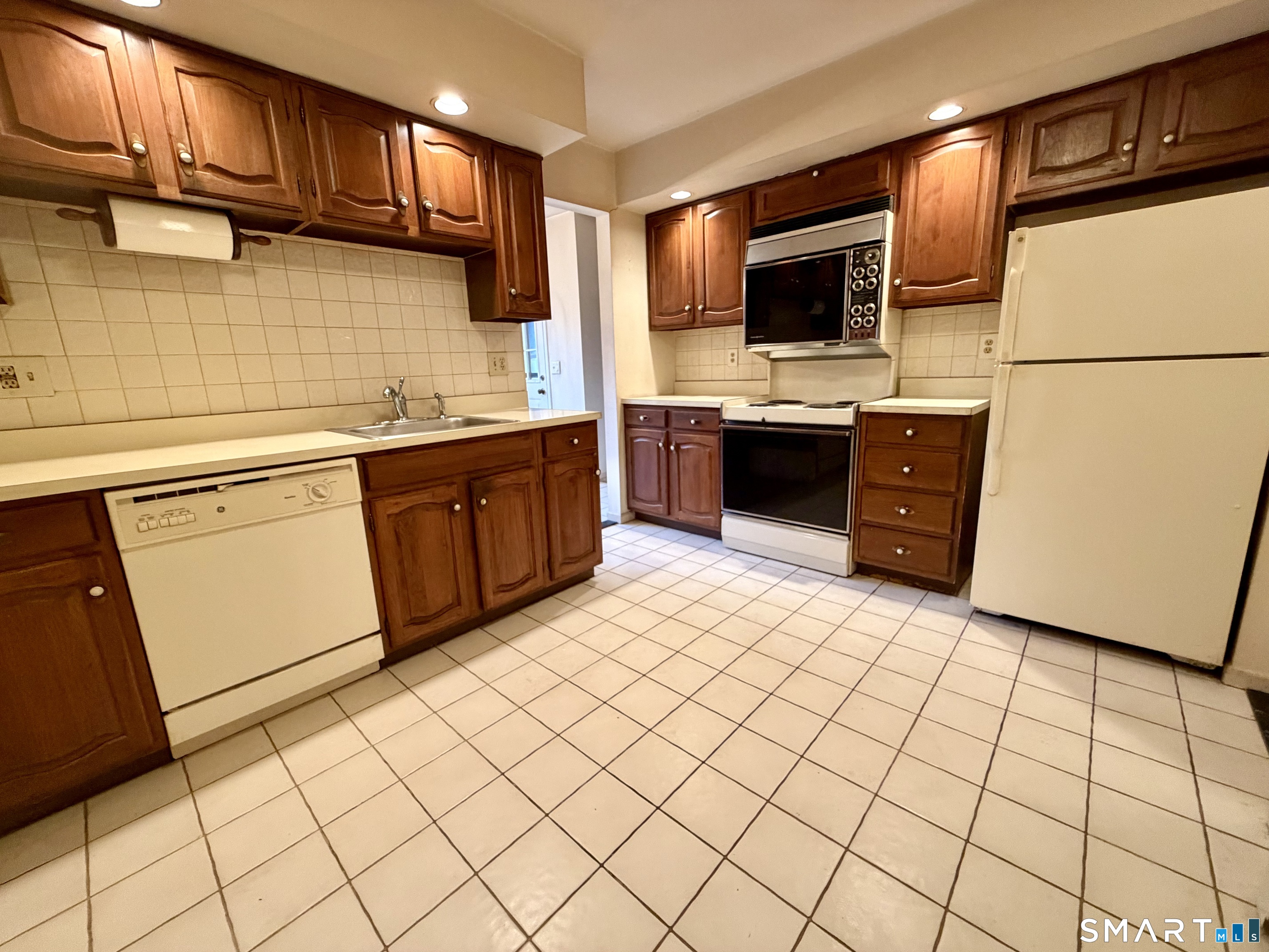 Homes for sale in Stratford, CT | 125 Warner Hill Rd #14, Stratford, CT 06614 | MLS# 24146784